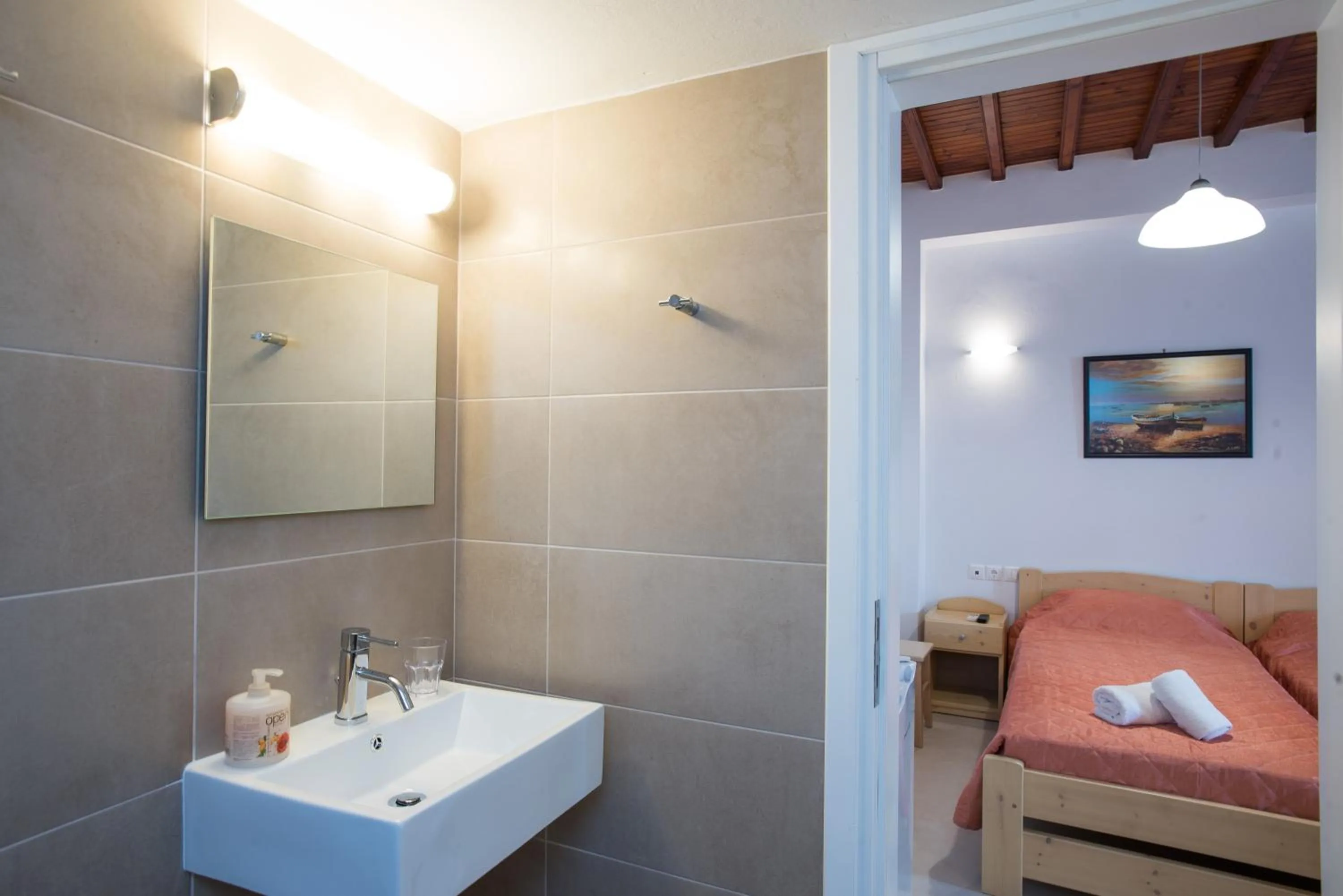 Bathroom in Florance Apartments & Rooms