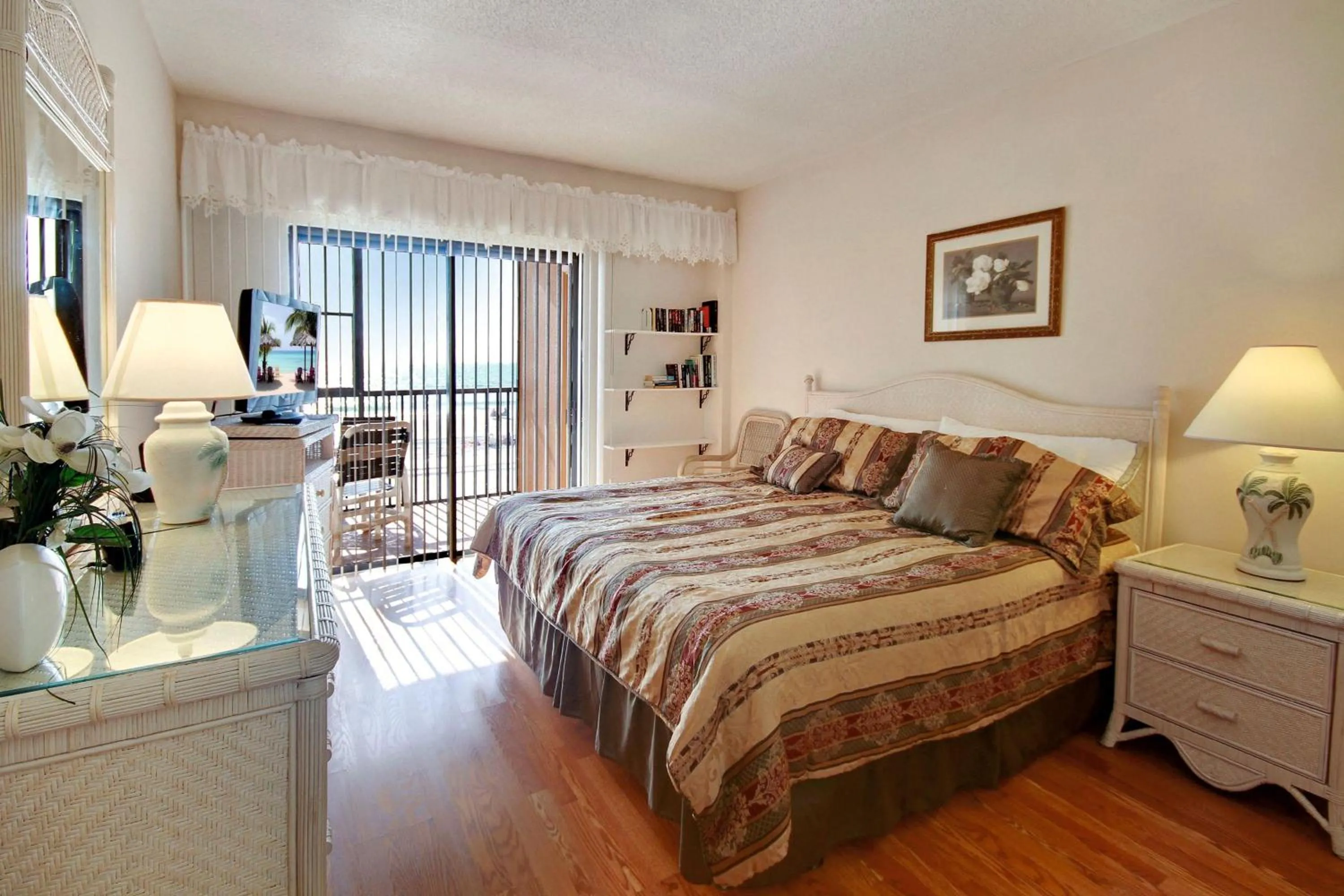 Bed in Villa Madeira 204 - Premier