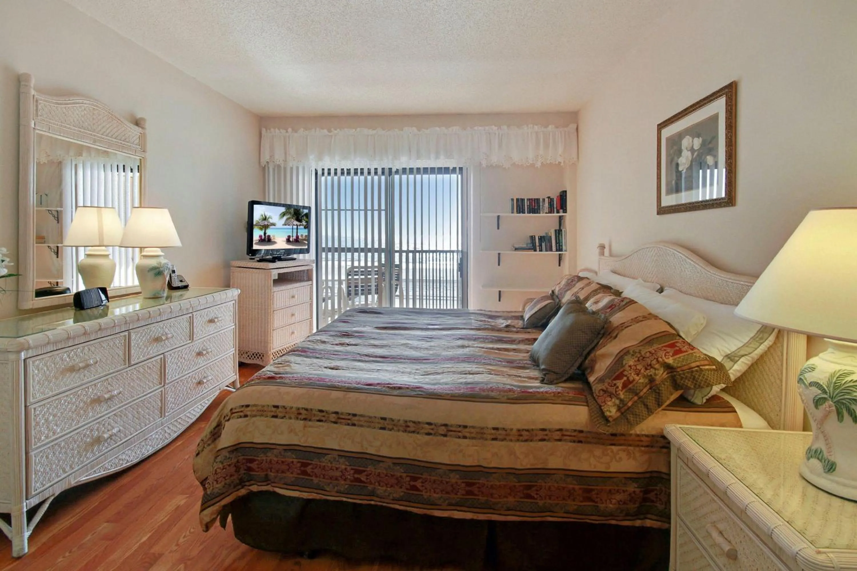Bed in Villa Madeira 204 - Premier