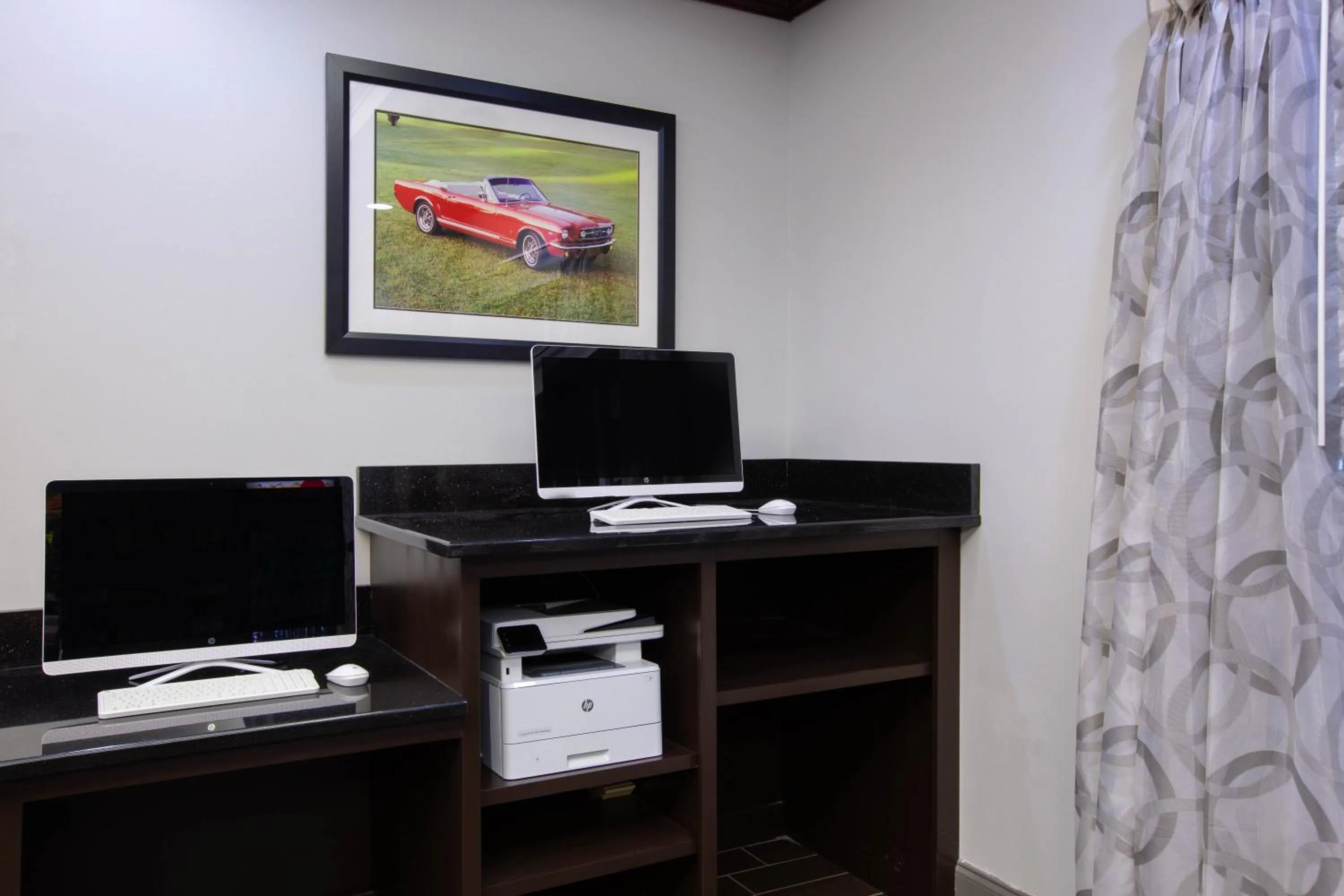 Business facilities in La Quinta by Wyndham Tupelo