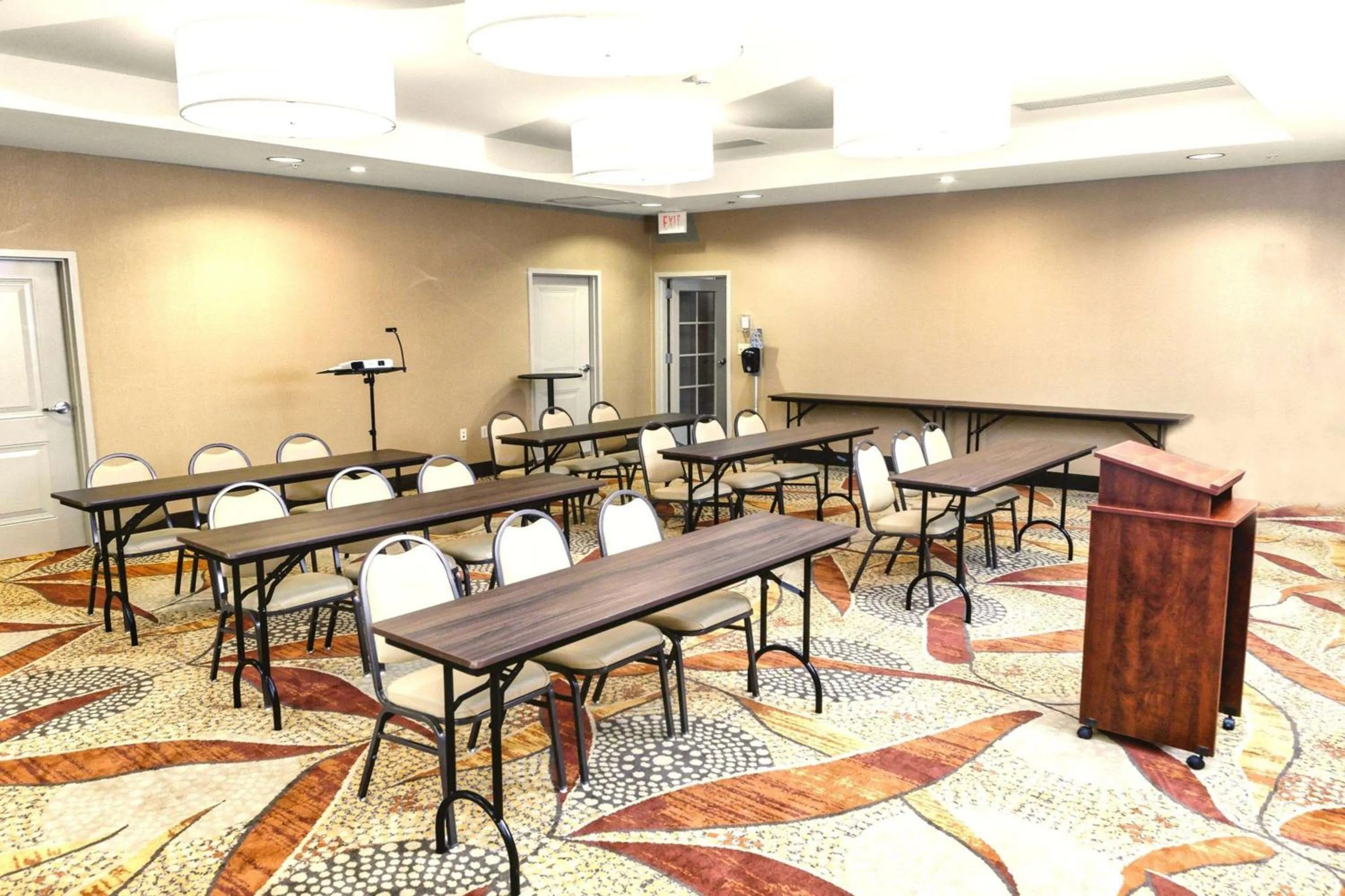 Meeting/conference room in La Quinta by Wyndham Starkville at MSU