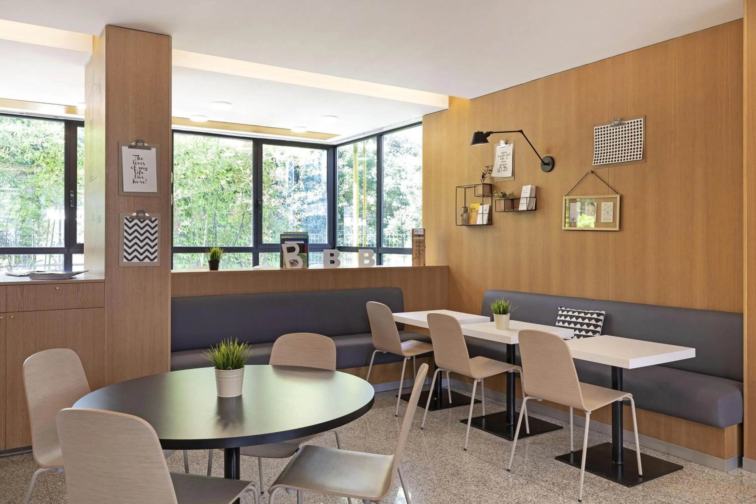 Restaurant/places to eat in B&B Hotel Udine