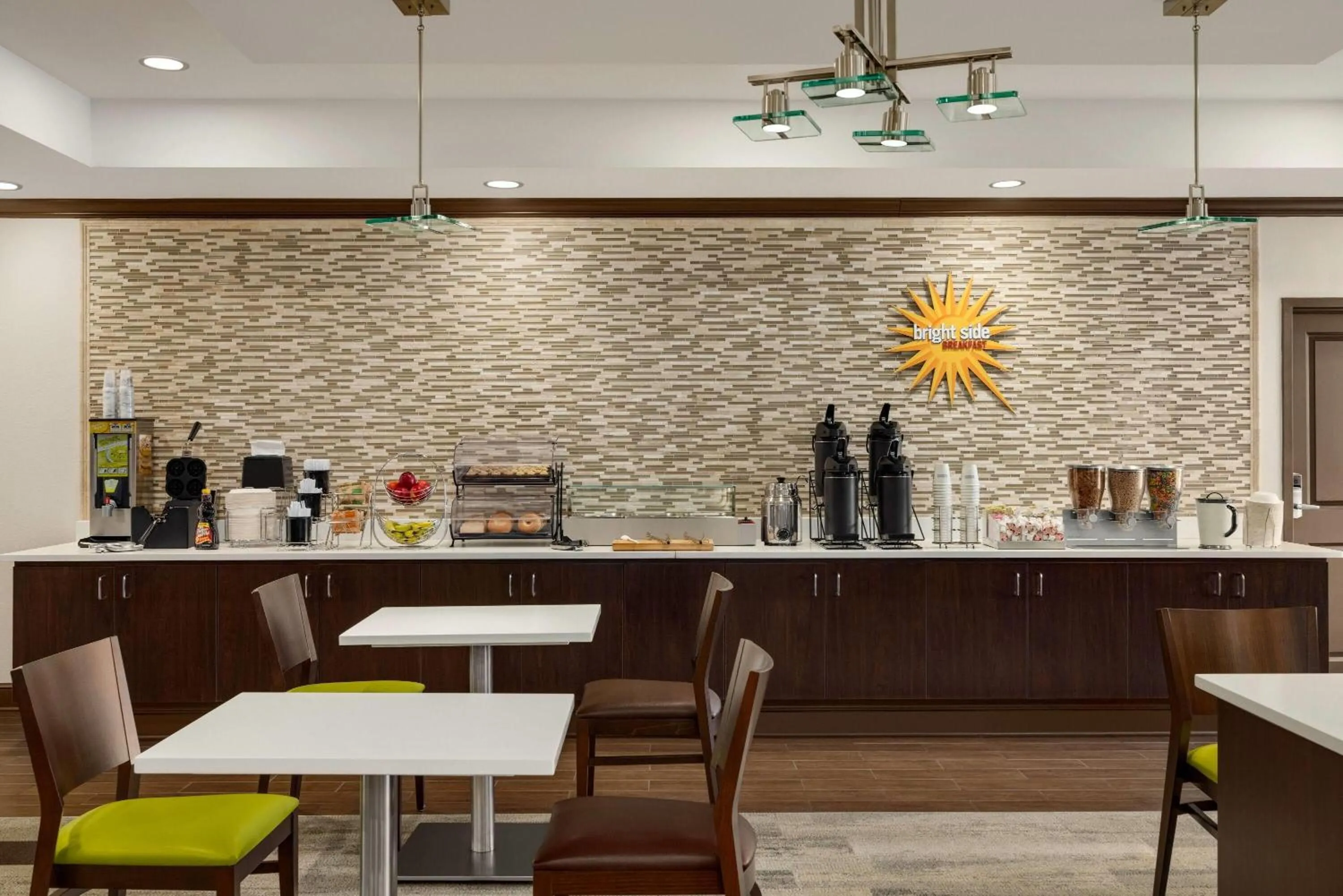 Breakfast in La Quinta by Wyndham Memphis Wolfchase