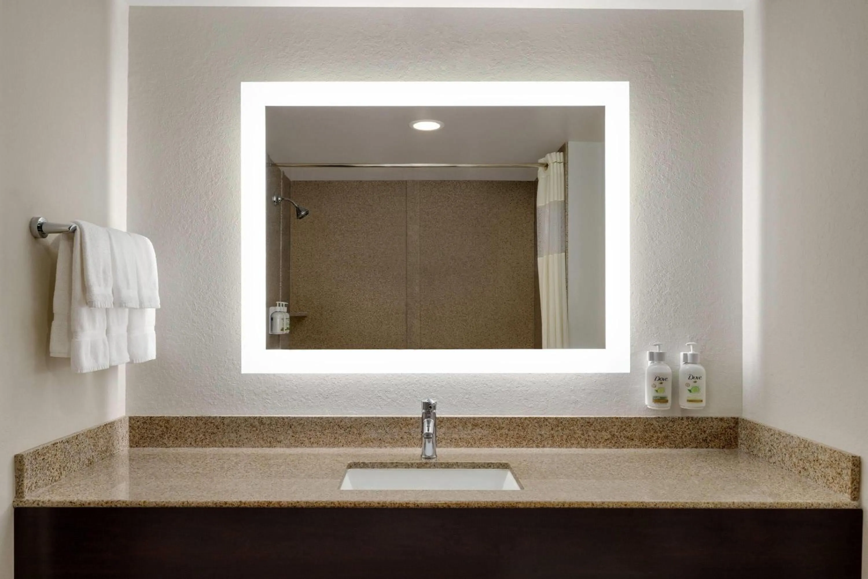 Bathroom in La Quinta by Wyndham Memphis Wolfchase