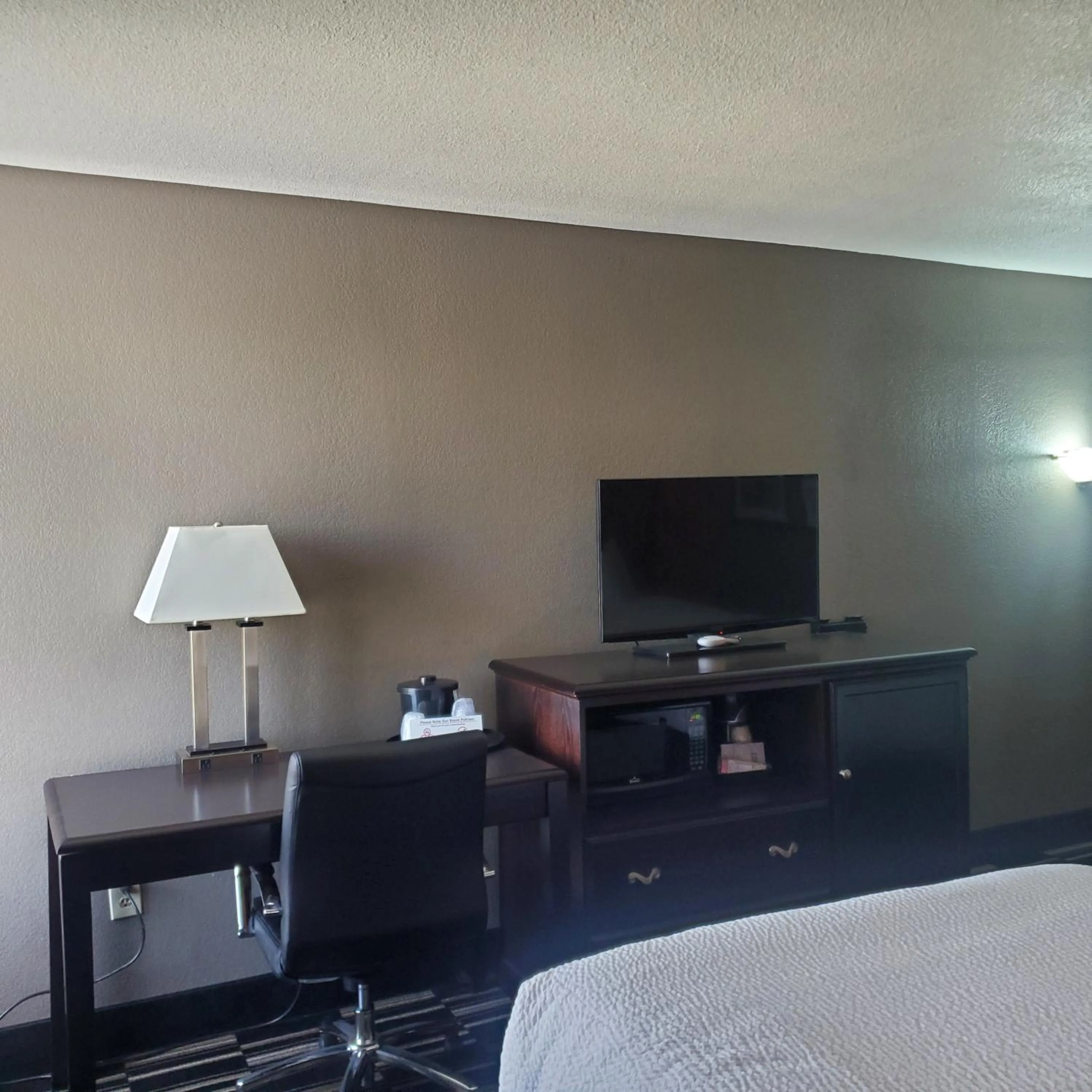 Bedroom, Bed in La Quinta by Wyndham Memphis Airport Graceland