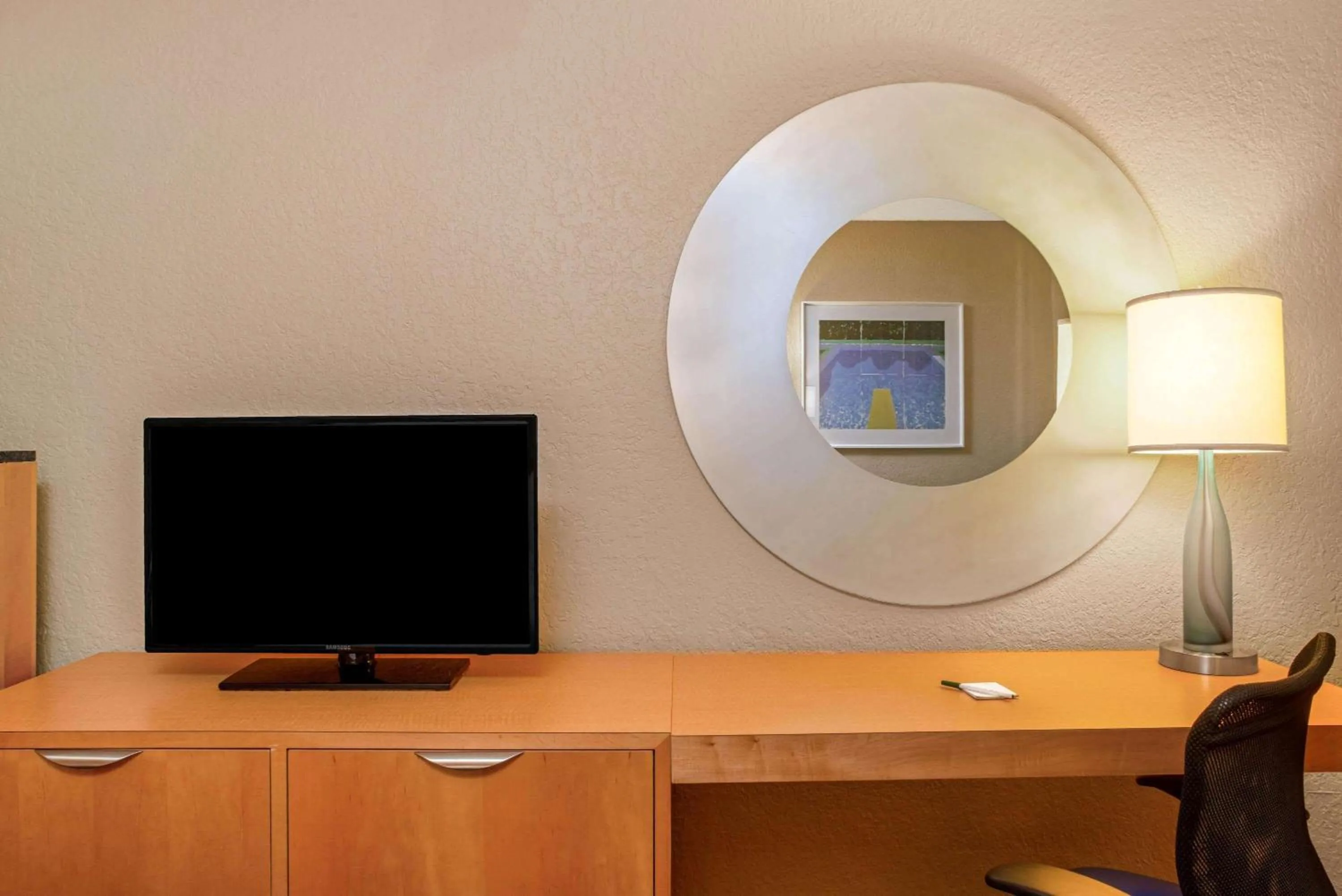 Photo of the whole room in La Quinta by Wyndham Coral Springs South