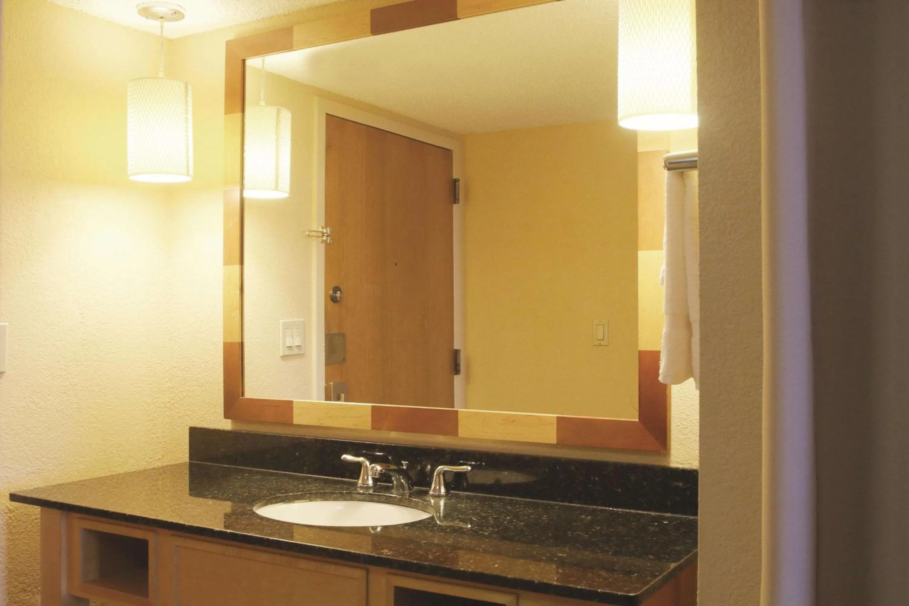 Photo of the whole room in La Quinta by Wyndham Coral Springs South