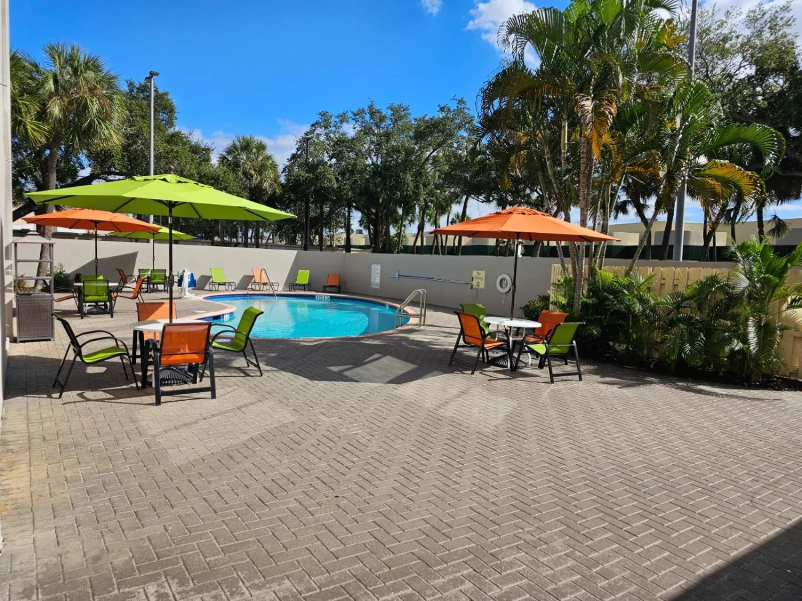Swimming pool in La Quinta I-95 Deerfield Beach - Next to The Home Depot & Behind The Wawa