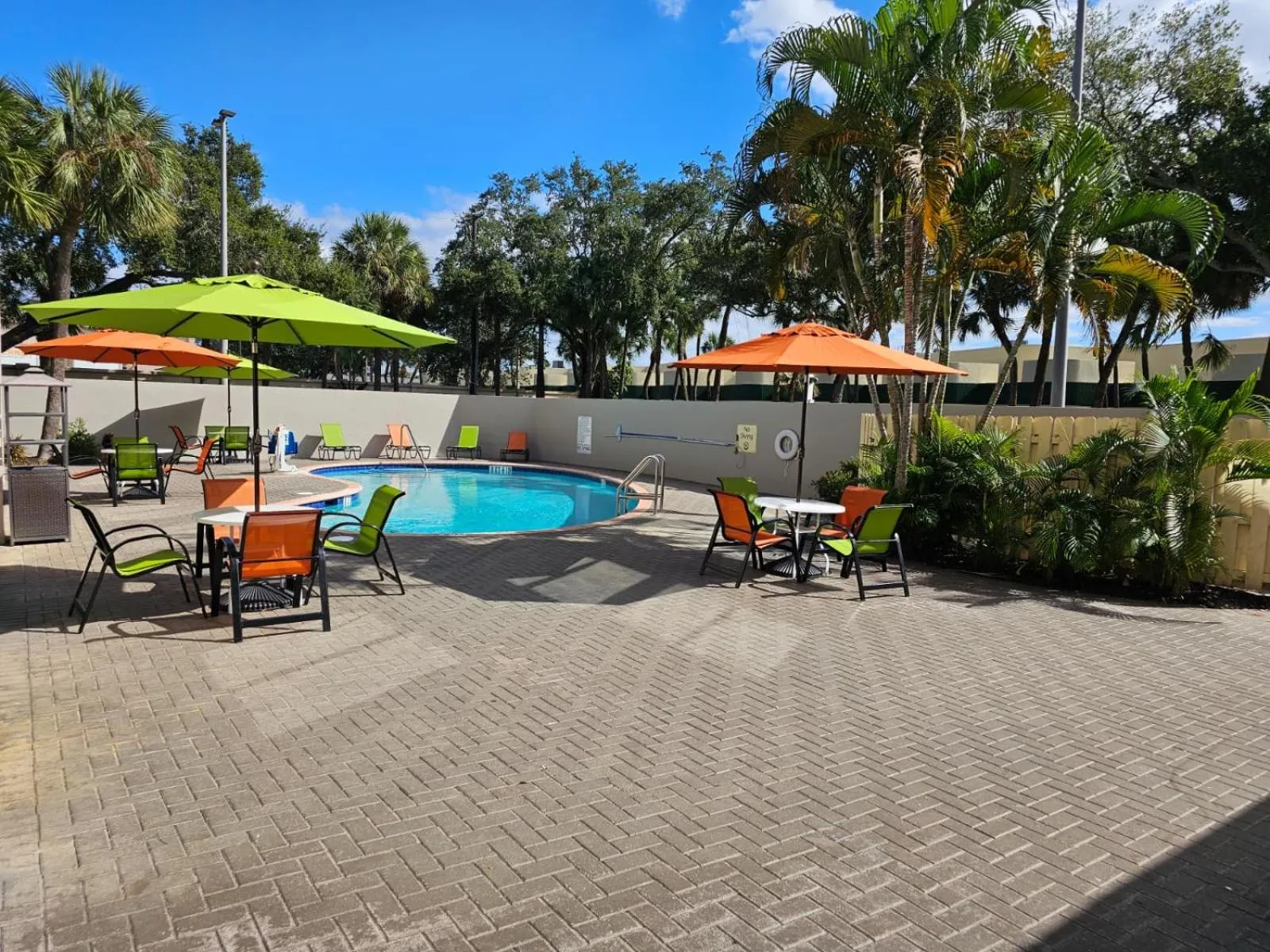 Swimming pool in La Quinta I-95 Deerfield Beach - Next to The Home Depot & Behind The Wawa