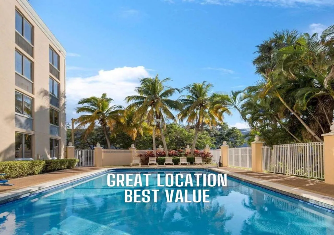 Pool view in La Quinta Inn & Suites by Wyndham Sunrise