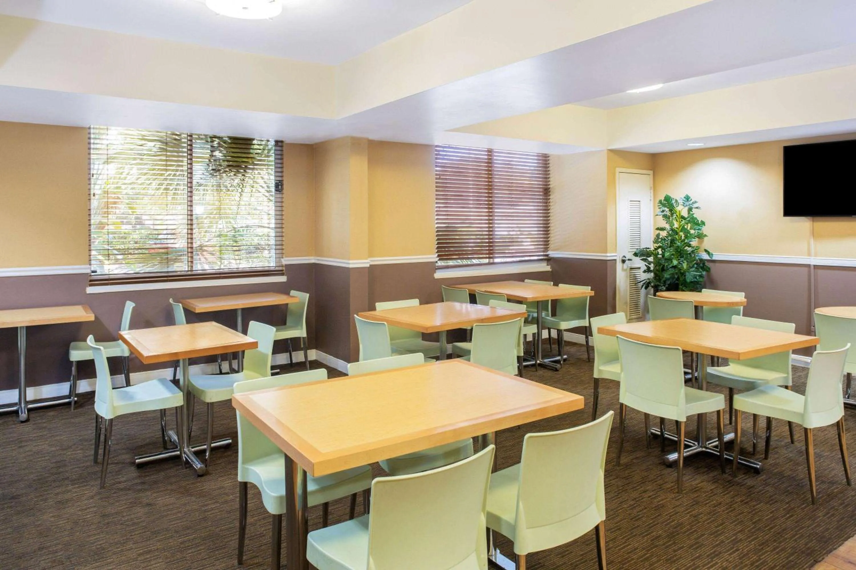 Restaurant/places to eat in La Quinta by Wyndham Sarasota Downtown