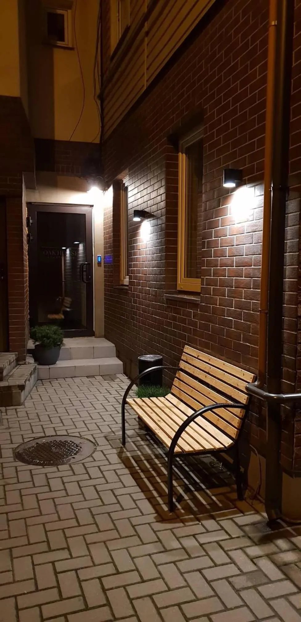 Facade/entrance in Oak house apartments