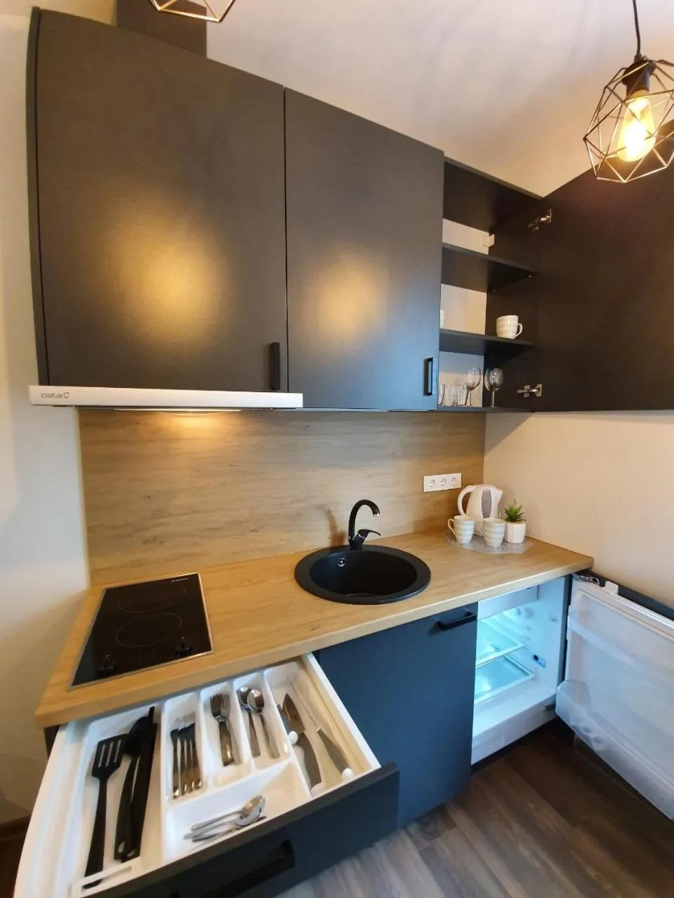 Kitchen or kitchenette in Oak house apartments