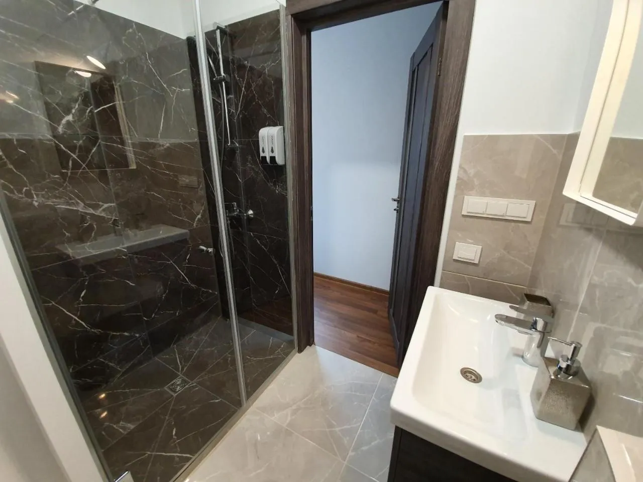 Shower in Oak house apartments