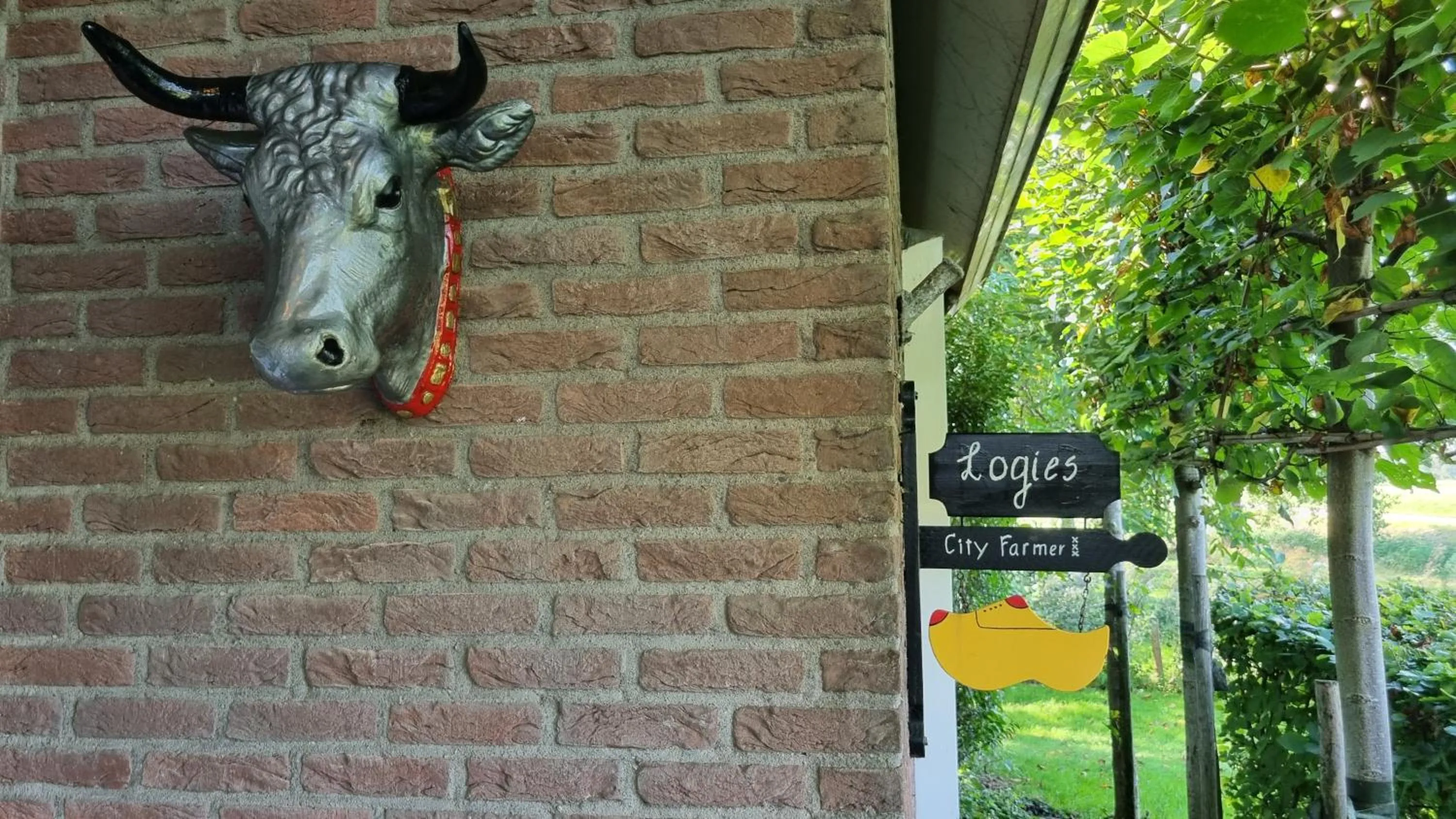 Day in City Farmer Amsterdam a Guesthouse with free parking, Bed, Bike and Breakfast