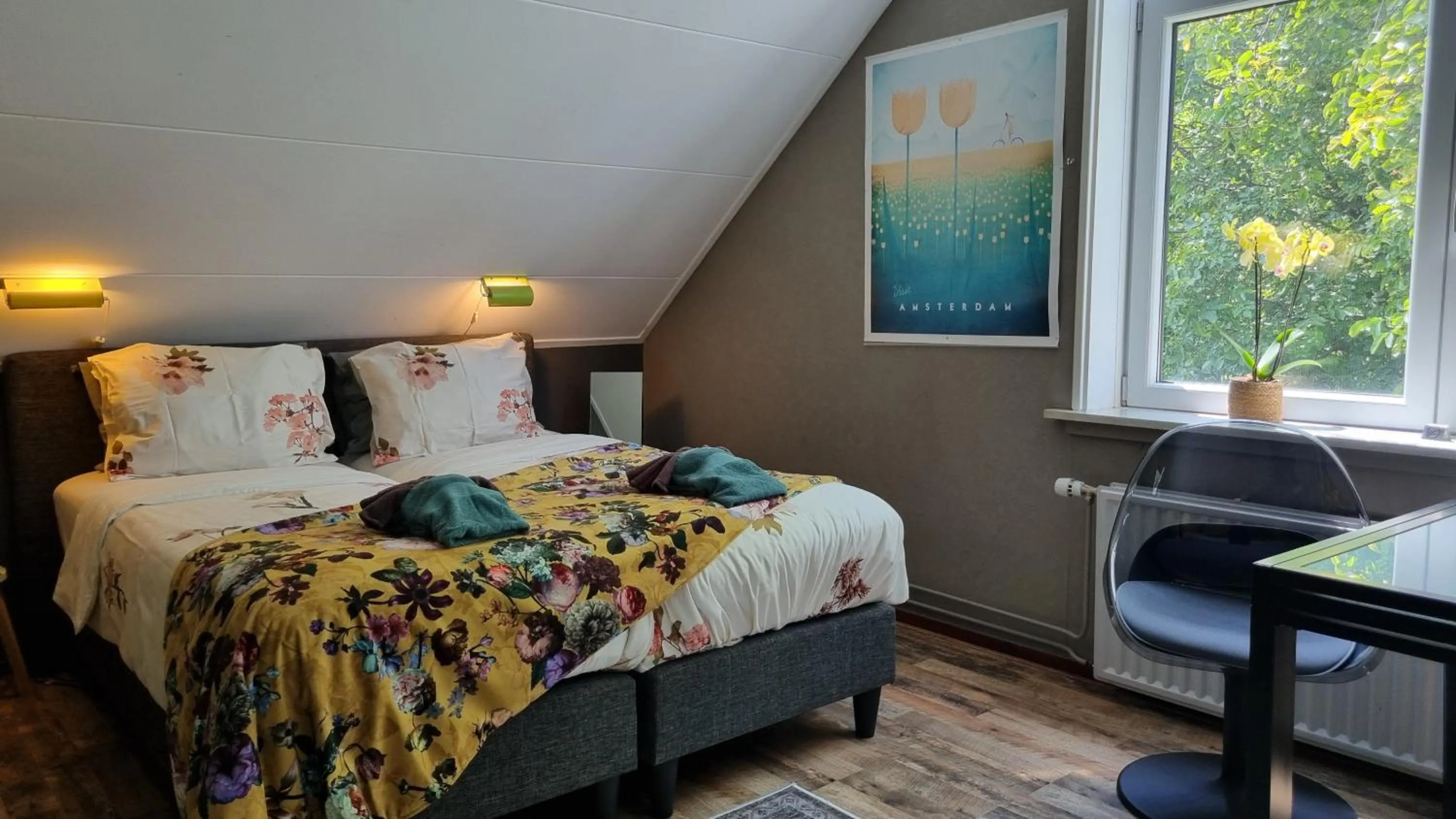 Bed in City Farmer Amsterdam a Guesthouse with free parking, Bed, Bike and Breakfast