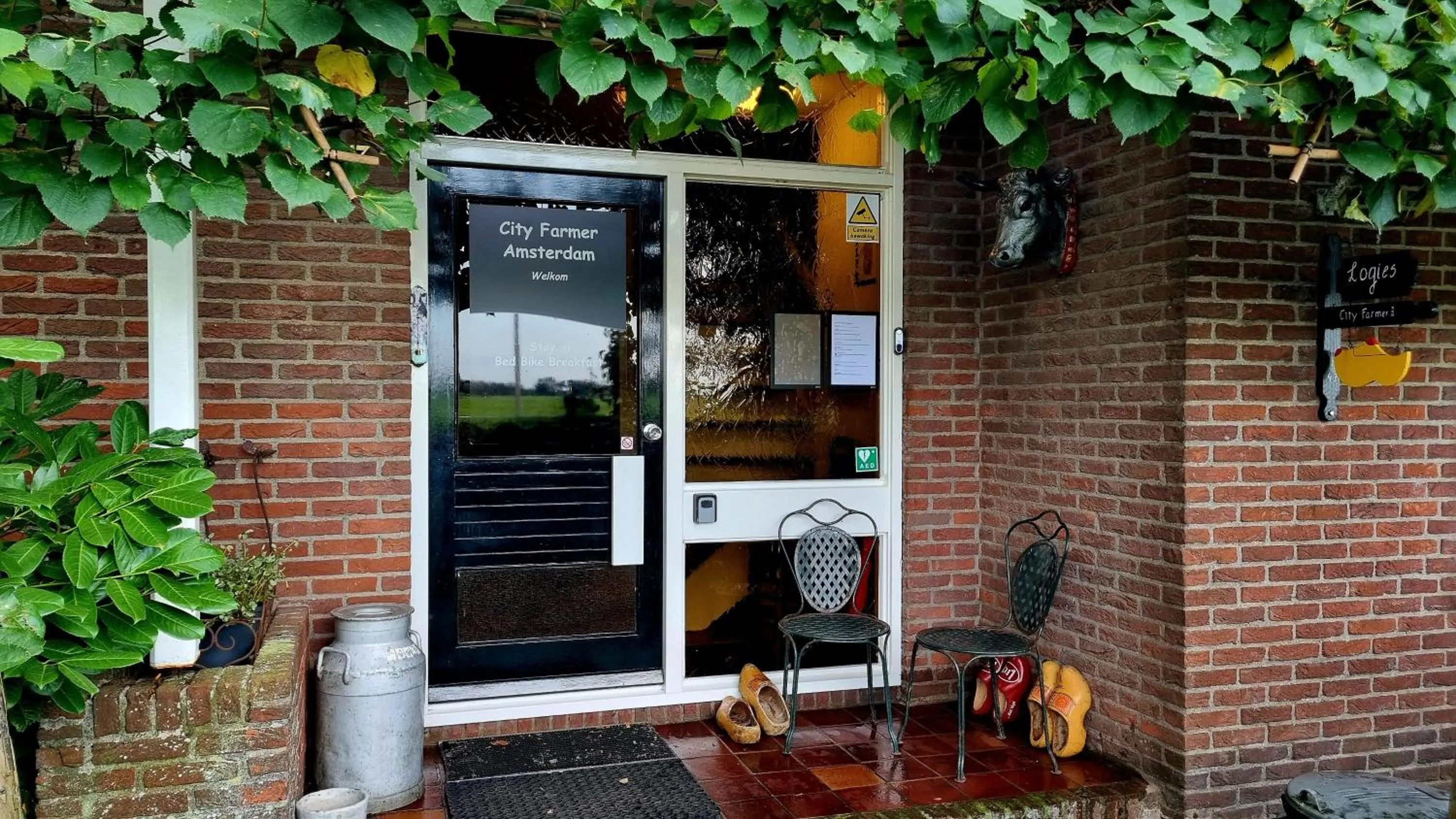 Property building in City Farmer Amsterdam a Guesthouse with free parking, Bed, Bike and Breakfast