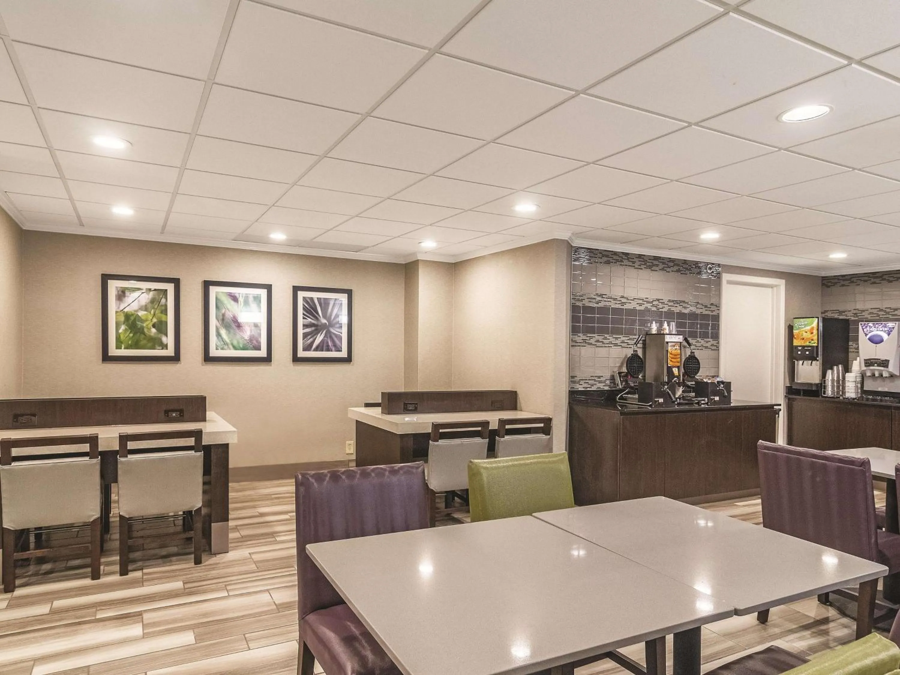 Restaurant/places to eat in Wingate by Wyndham Brunswick GA I-95