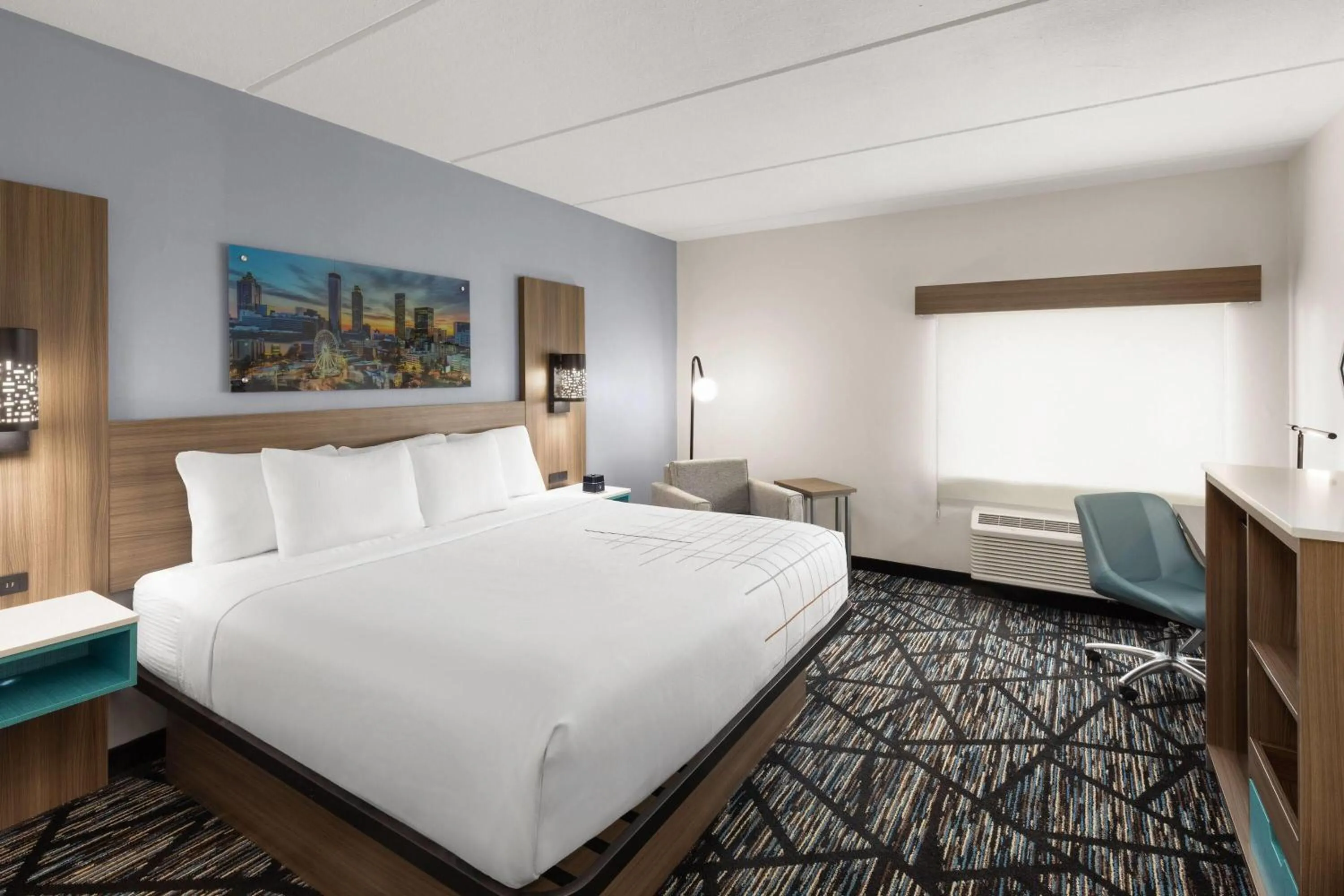 Photo of the whole room, Bed in La Quinta by Wyndham Atlanta Roswell