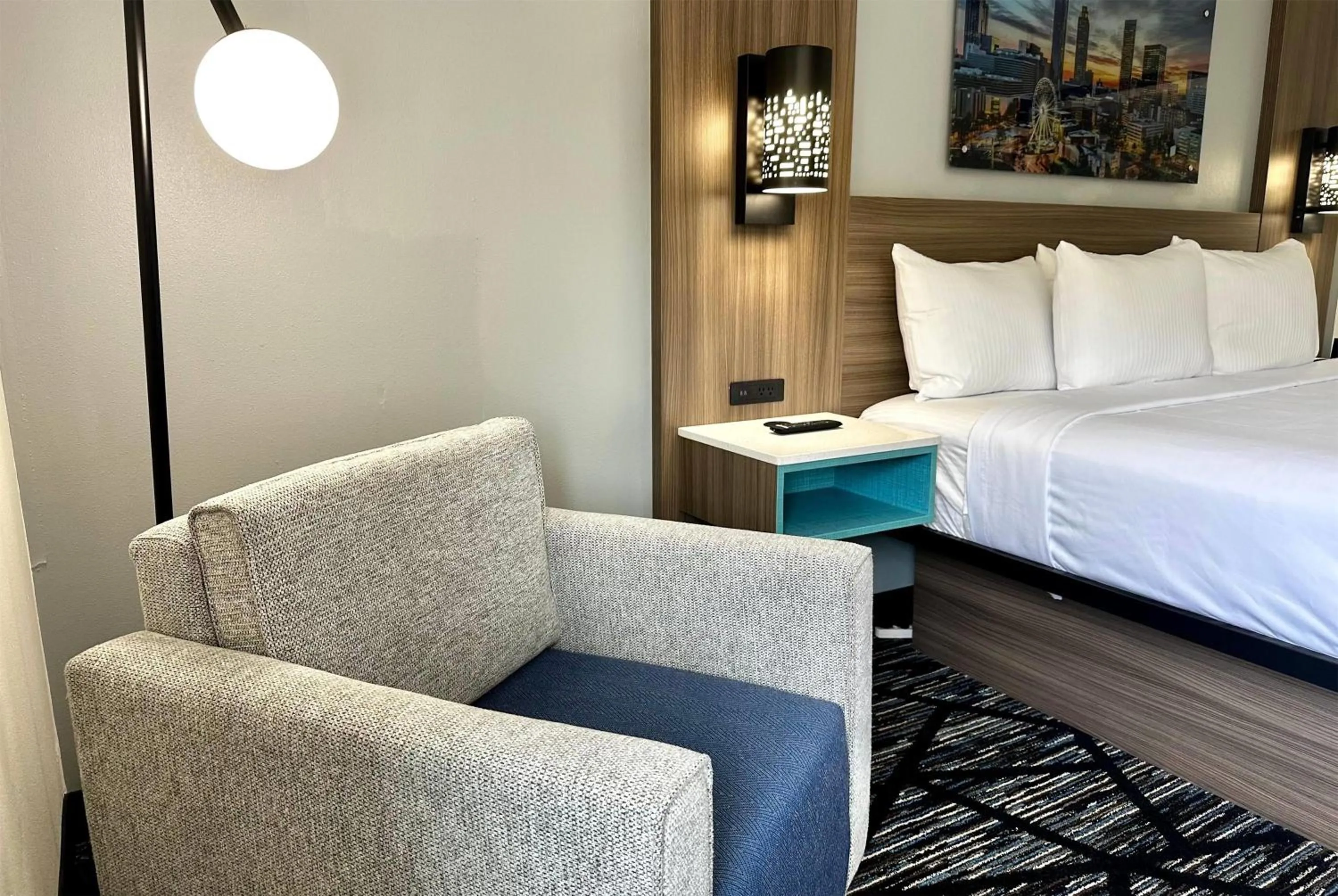 Photo of the whole room, Bed in La Quinta by Wyndham Atlanta Roswell