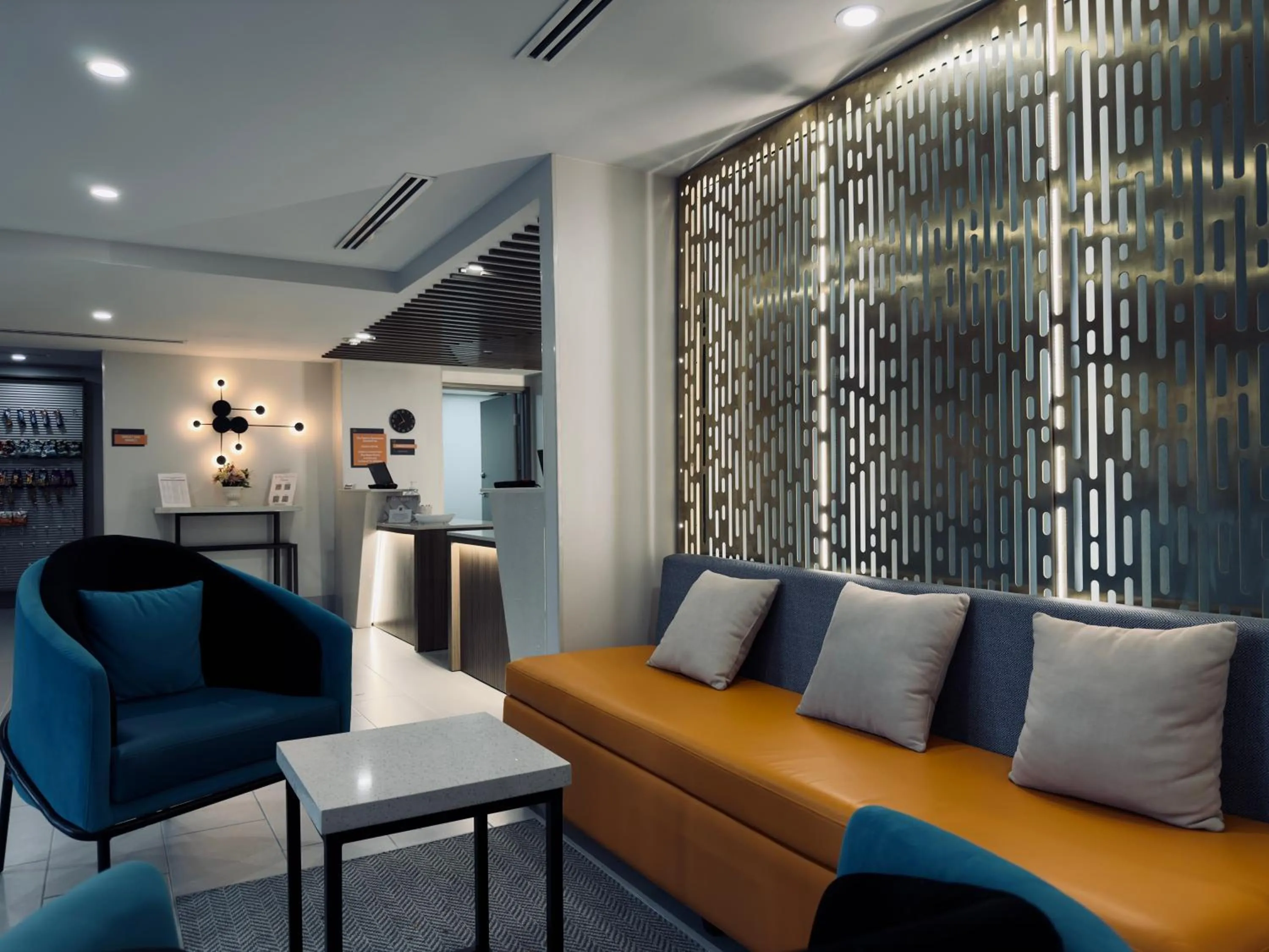 Seating area in La Quinta by Wyndham Atlanta Roswell