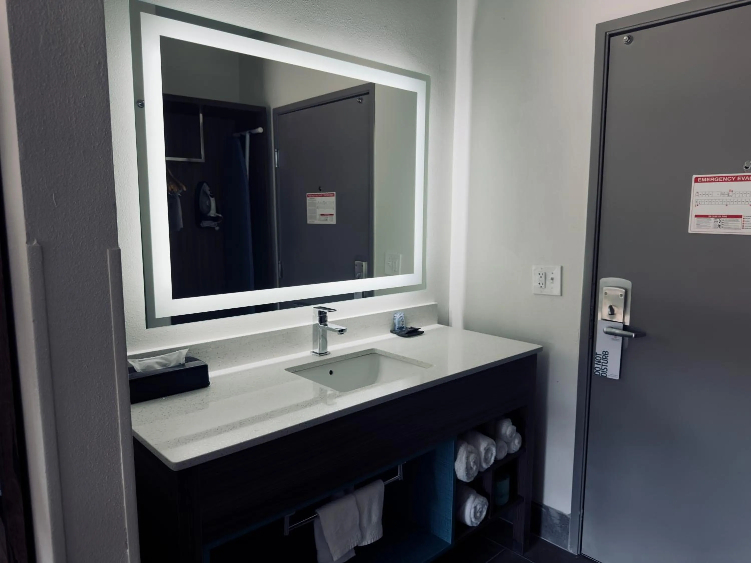 Bathroom in La Quinta by Wyndham Atlanta Roswell