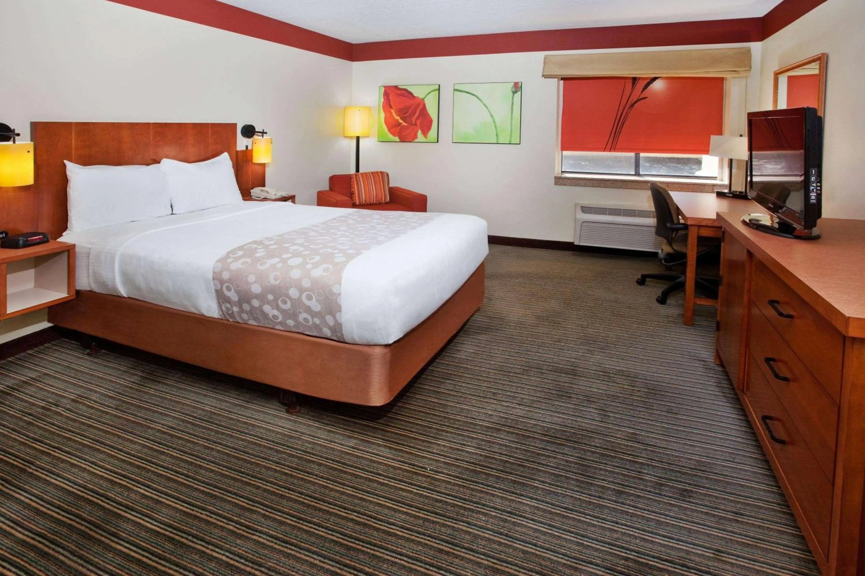 Photo of the whole room, Bed in Travelodge by Wyndham Columbus State University