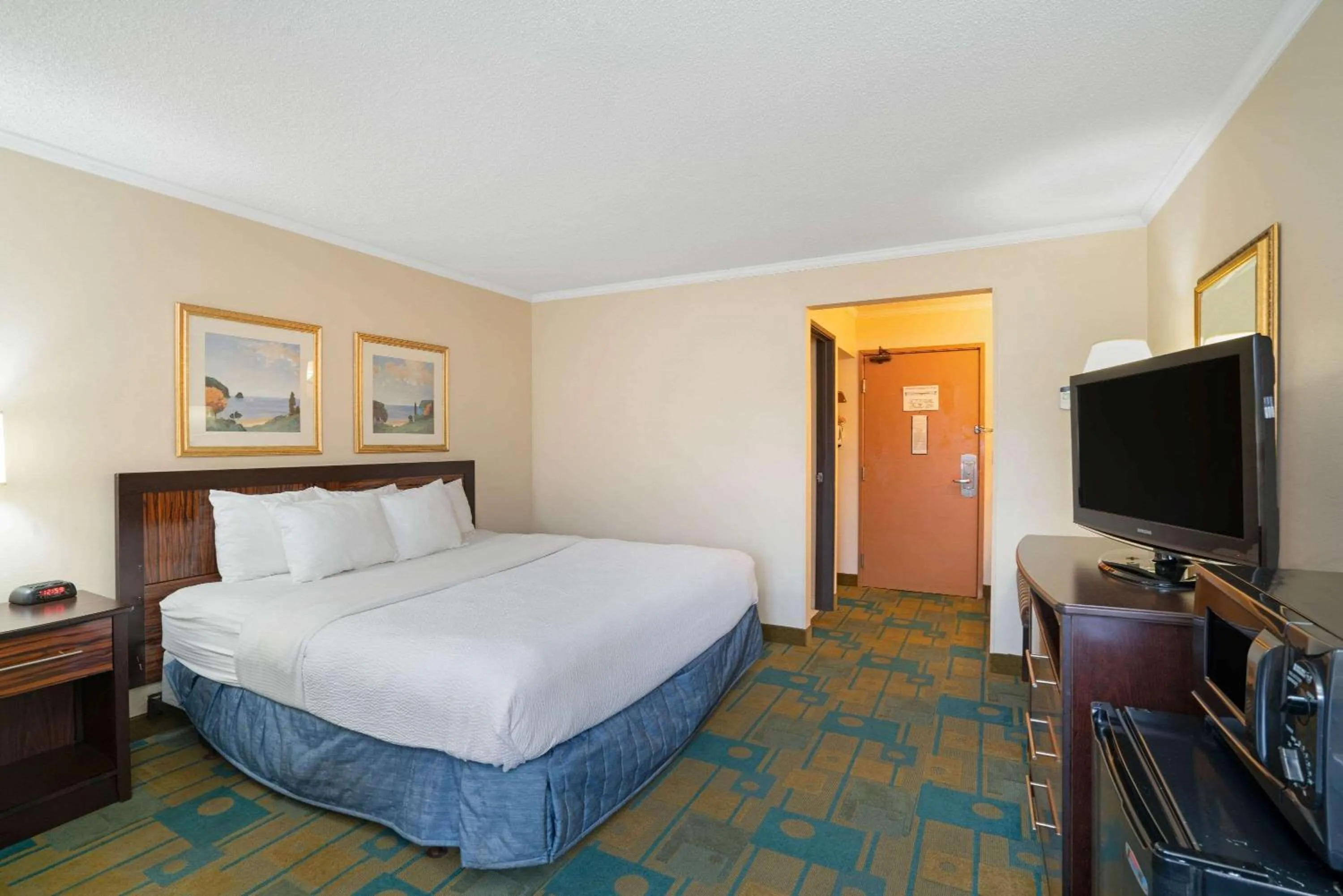 Deluxe King Room in La Quinta by Wyndham Jackson