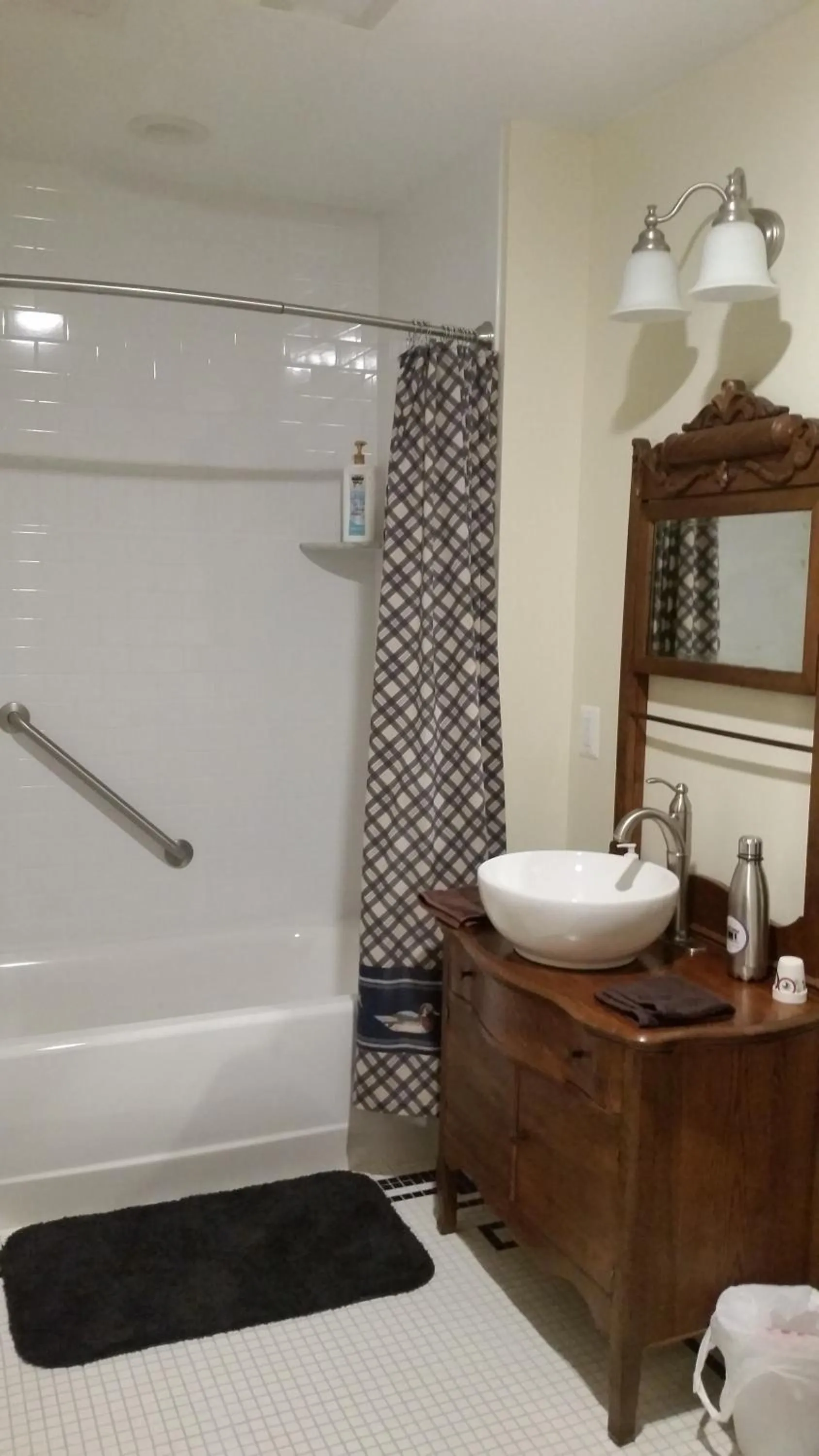 Bathroom in Mountain Home Bed & Breakfast