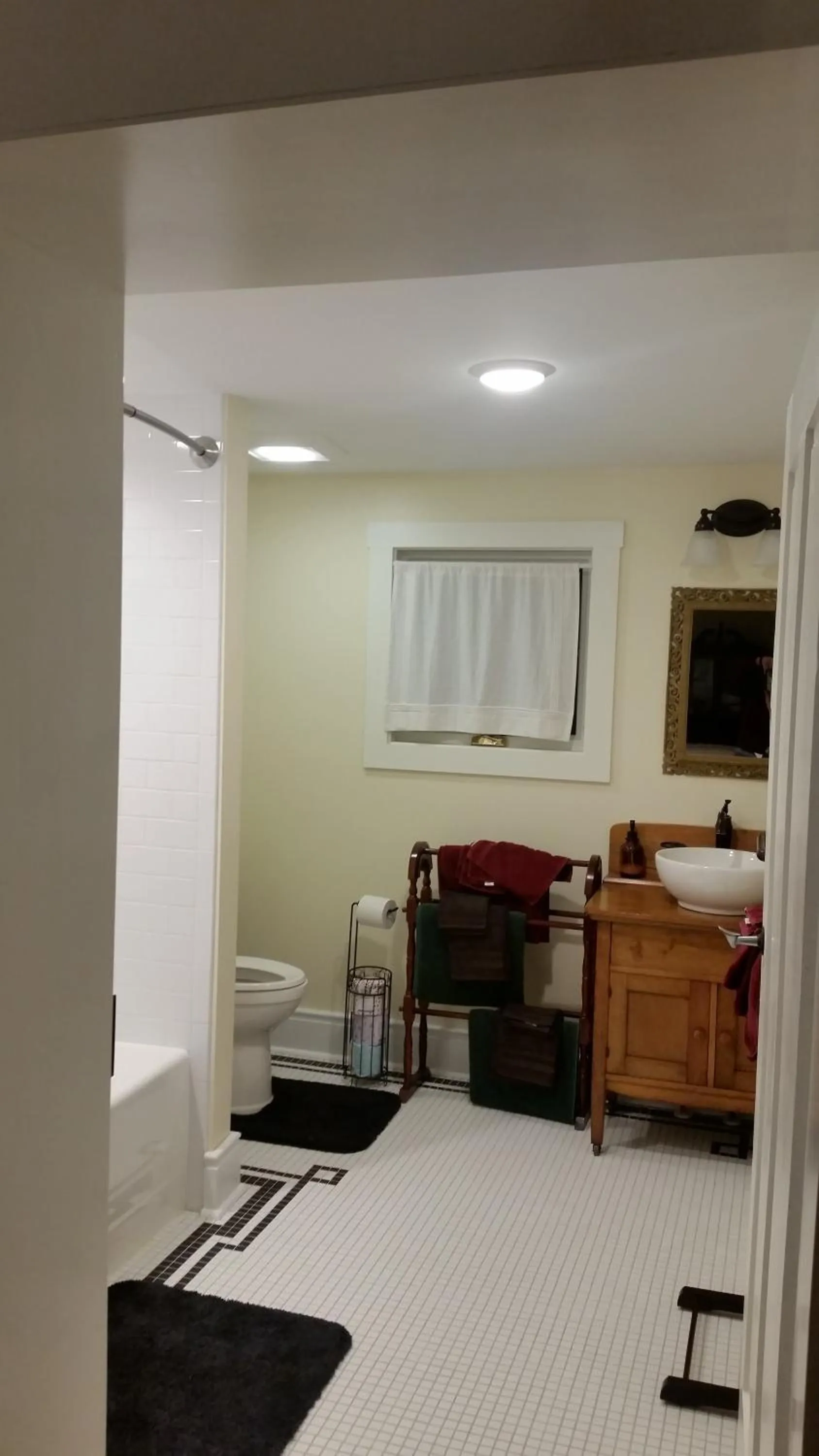 Bathroom, Bed in Mountain Home Bed & Breakfast