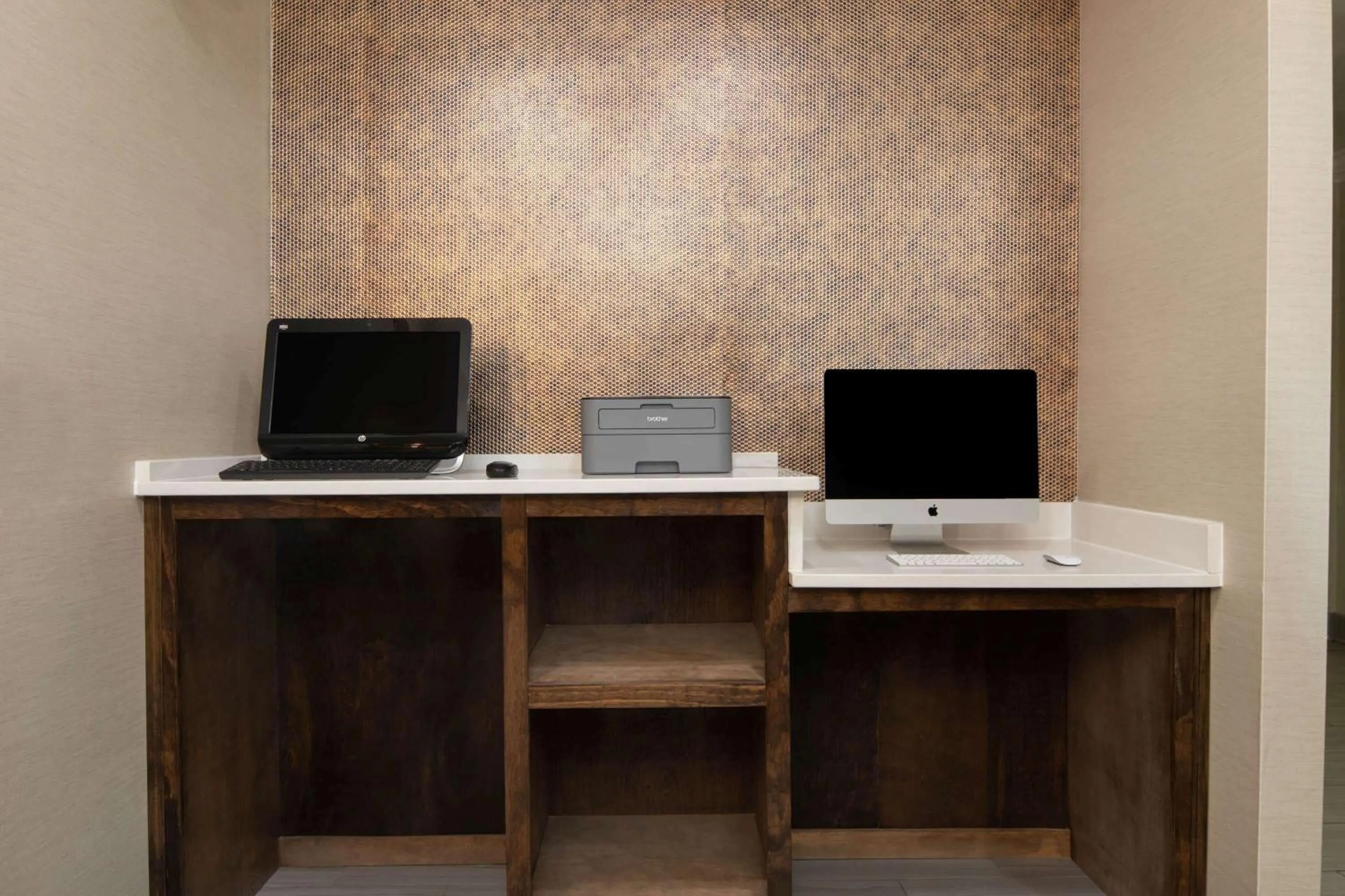 On site in La Quinta Inn by Wyndham Calhoun South I-75