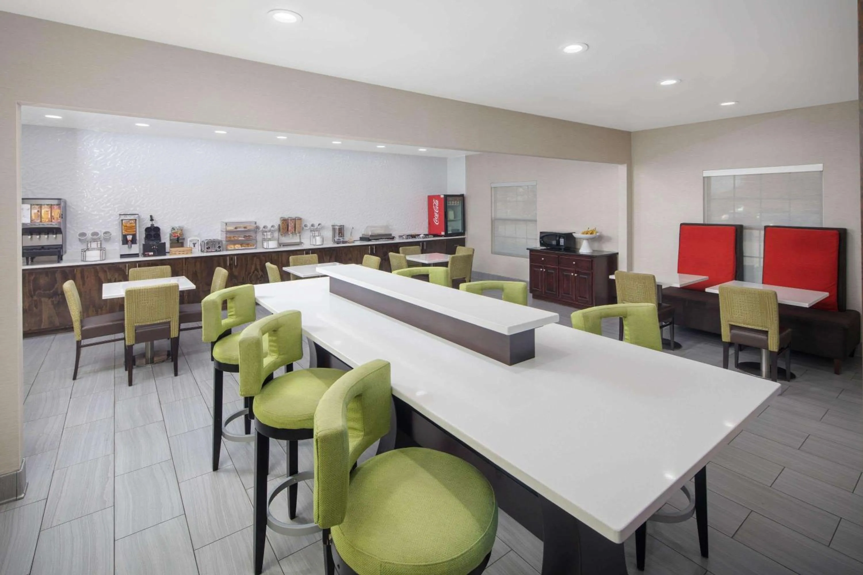 Restaurant/places to eat in La Quinta Inn by Wyndham Calhoun South I-75