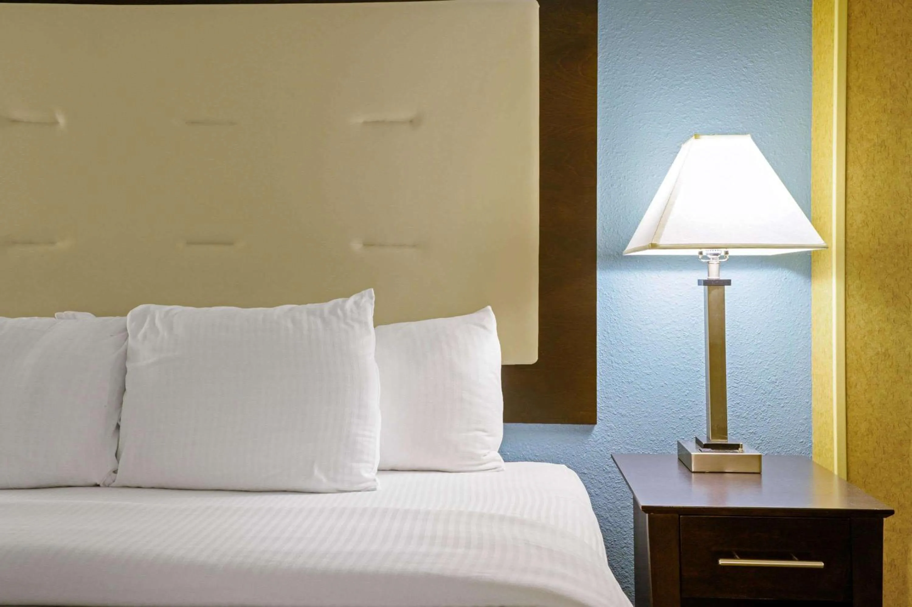 Photo of the whole room, Bed in La Quinta Inn by Wyndham Columbia SE Fort Jackson