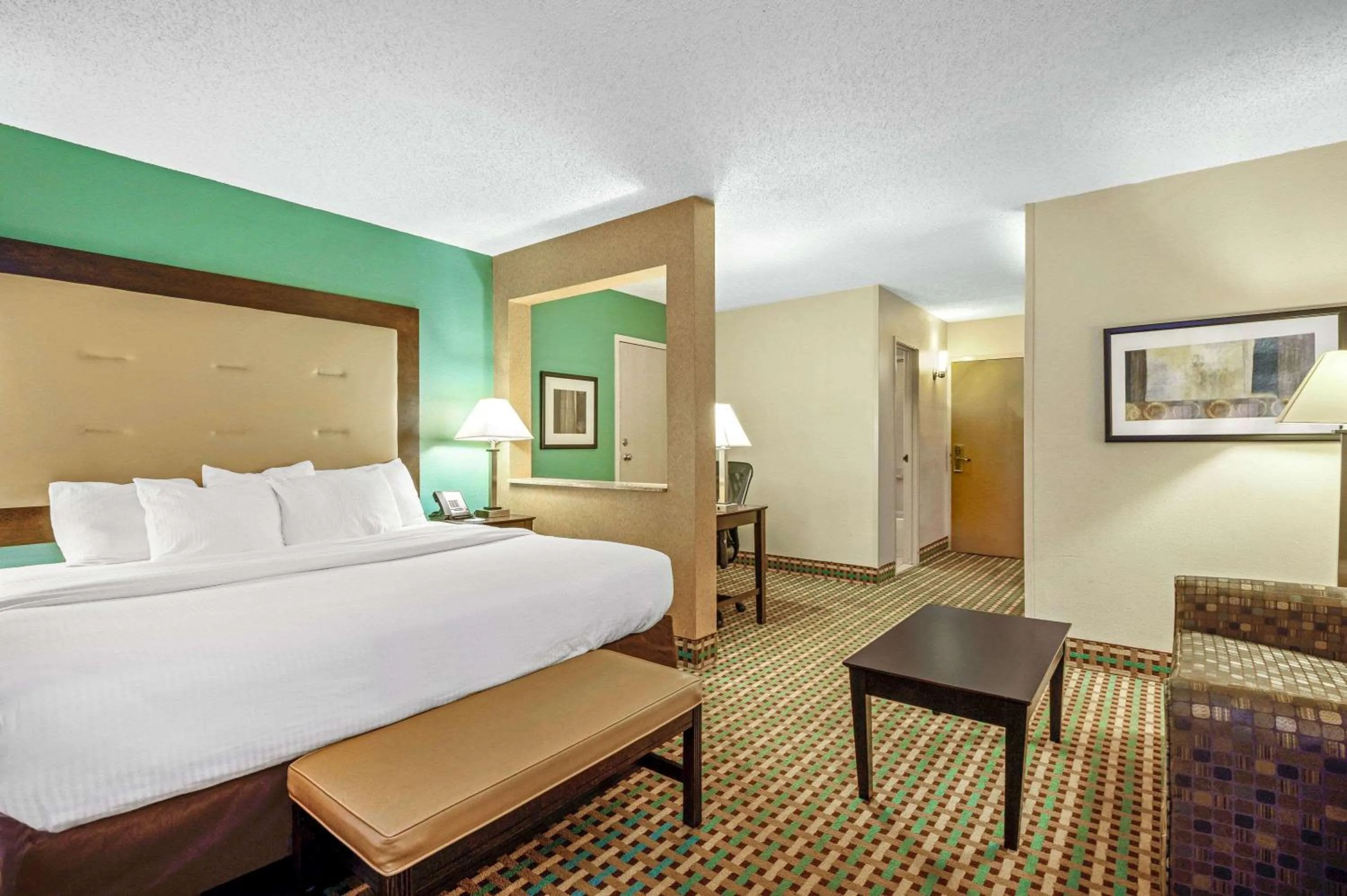 Photo of the whole room, Bed in La Quinta Inn by Wyndham Columbia SE Fort Jackson