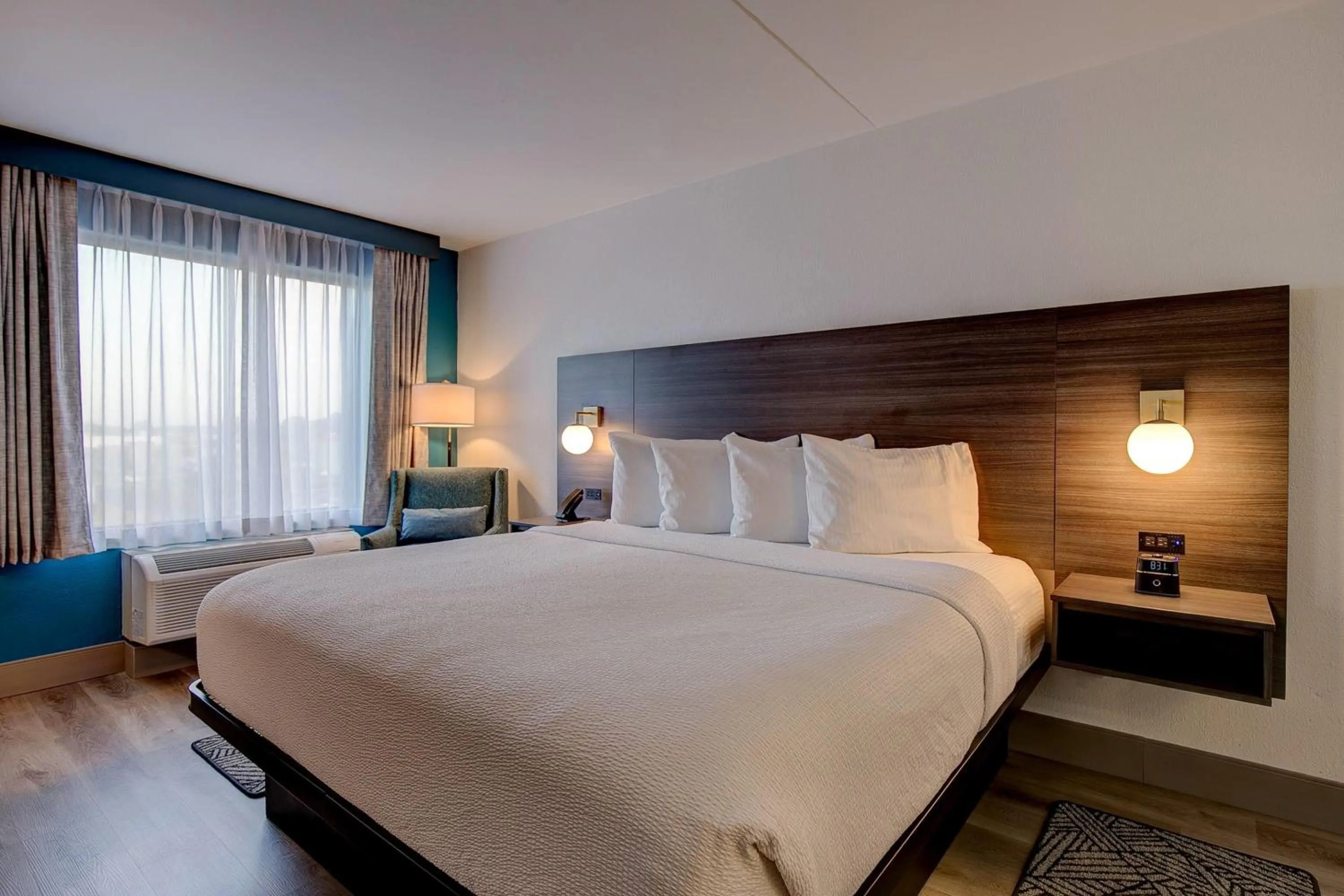 Photo of the whole room, Bed in La Quinta Inn by Wyndham Columbia SE Fort Jackson