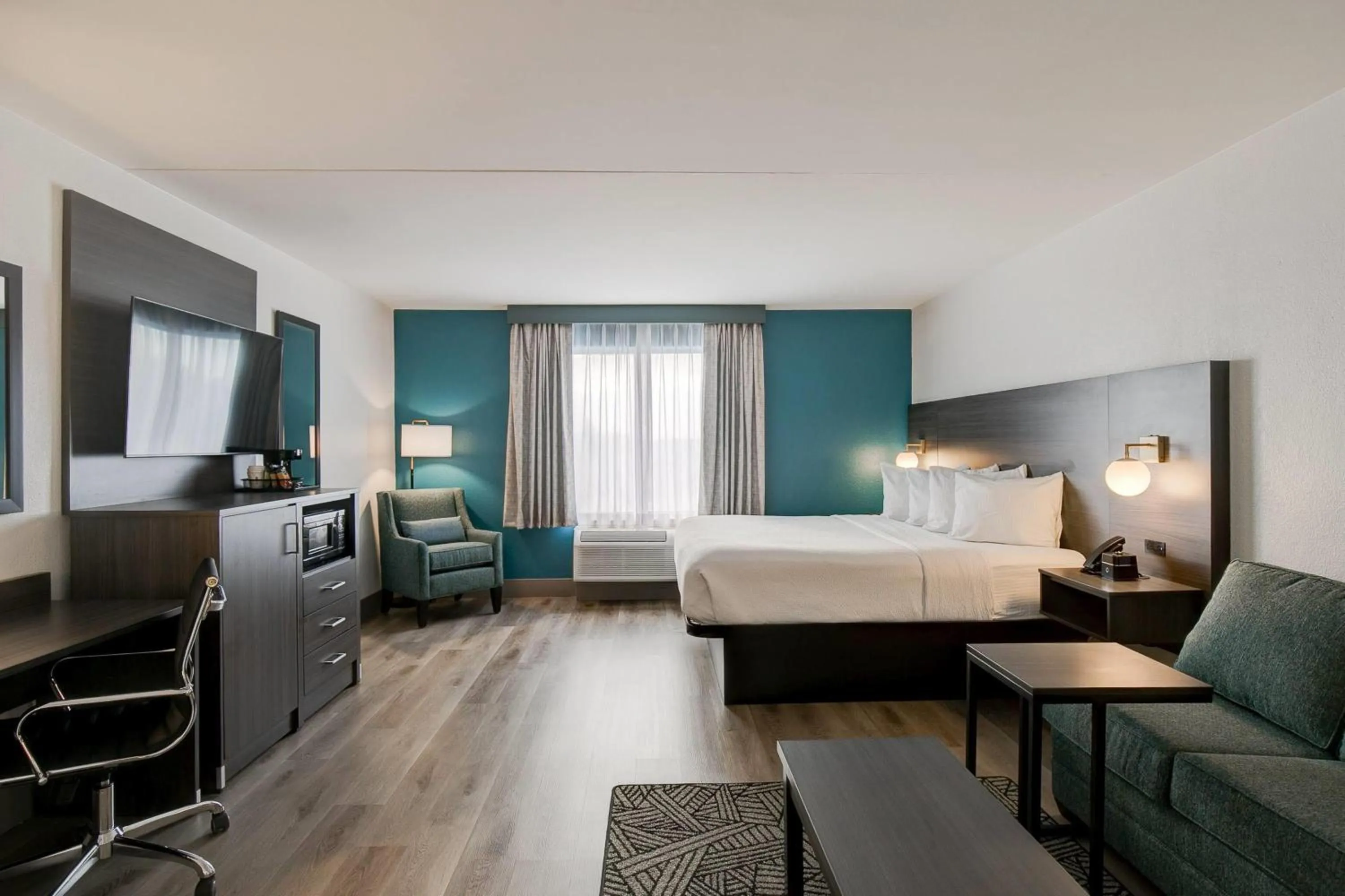 Photo of the whole room, Bed in La Quinta Inn by Wyndham Columbia SE Fort Jackson