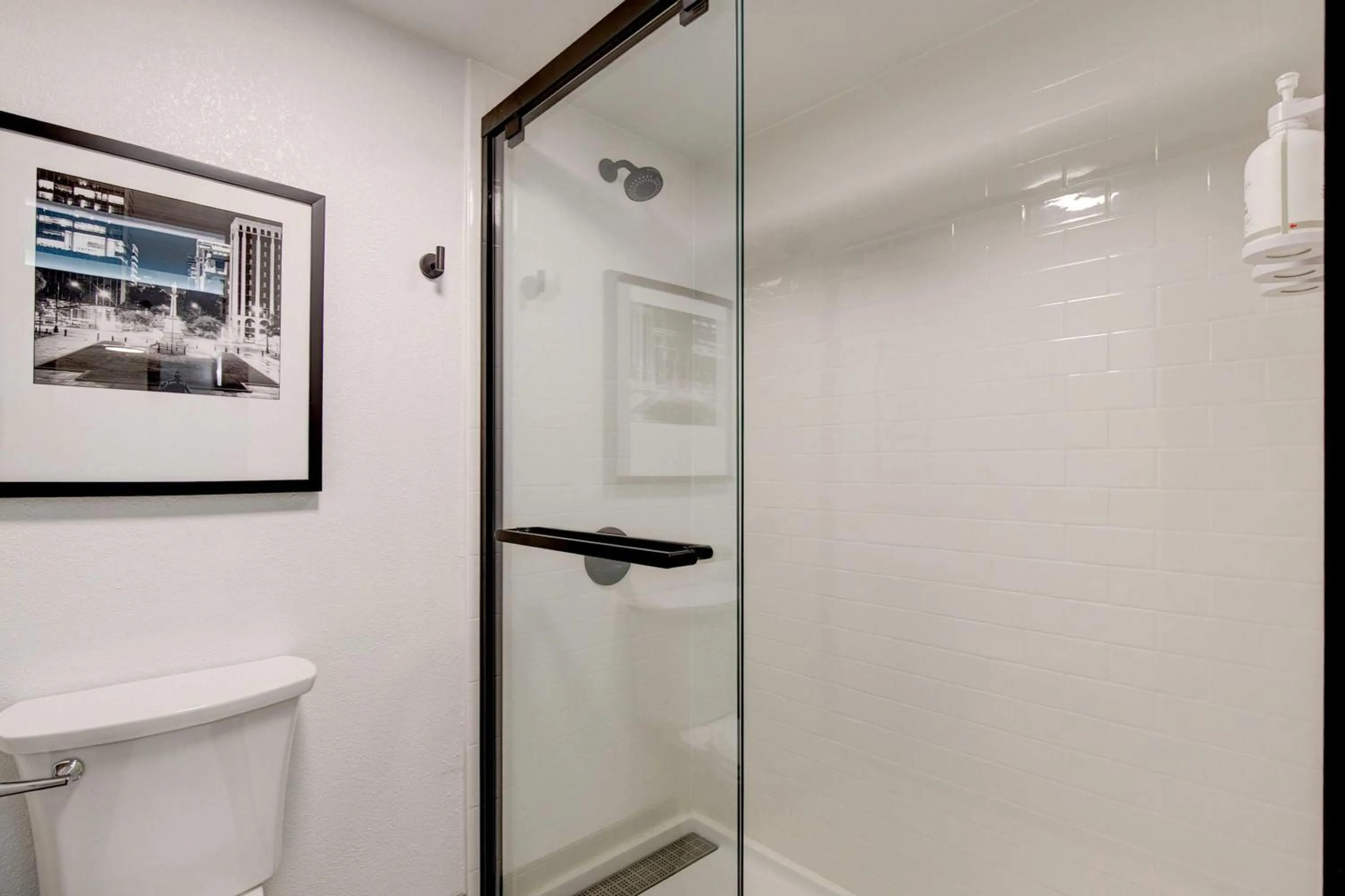 Bathroom in La Quinta Inn by Wyndham Columbia SE Fort Jackson