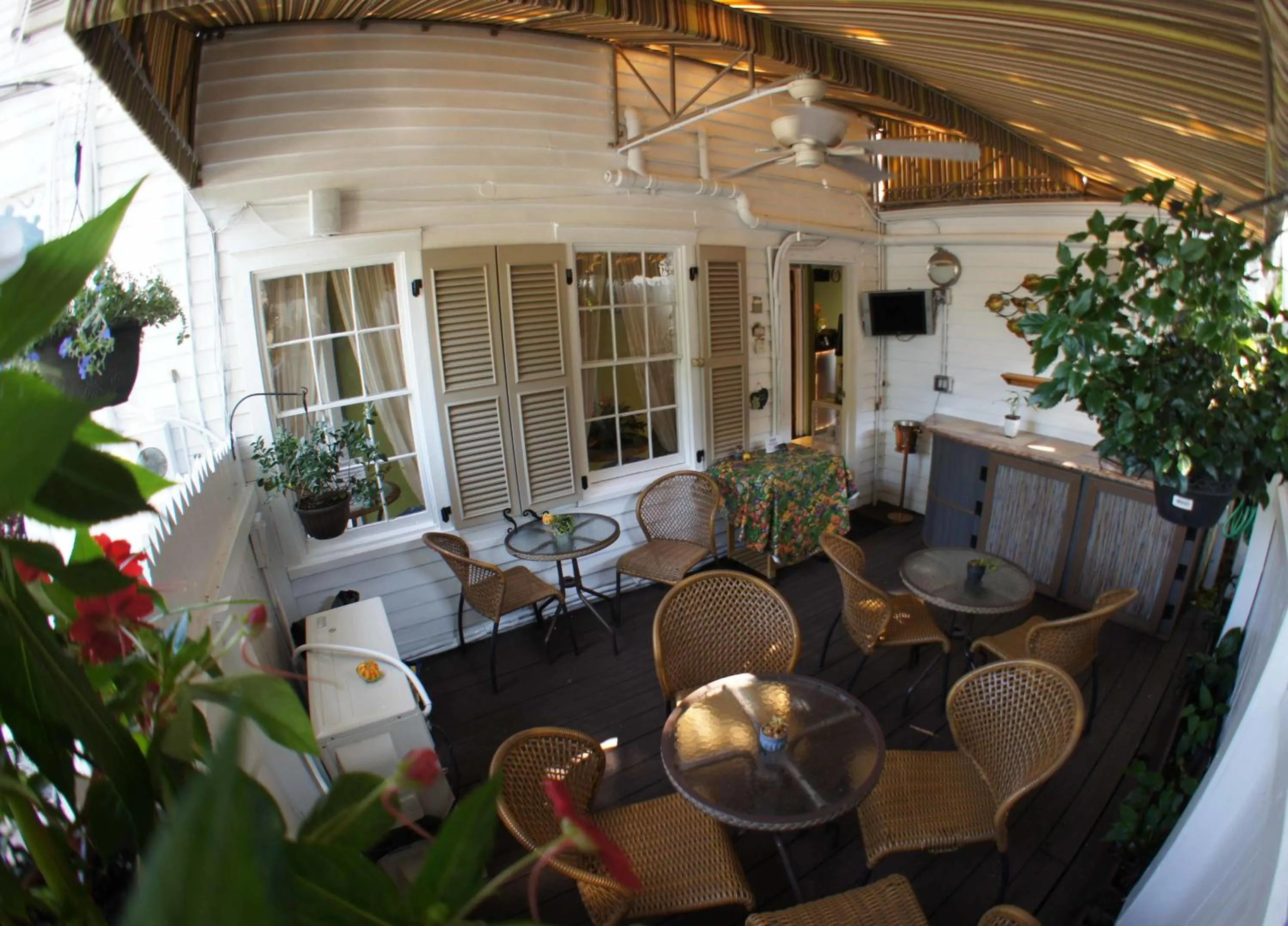 Restaurant/places to eat in Seascape Tropical Inn