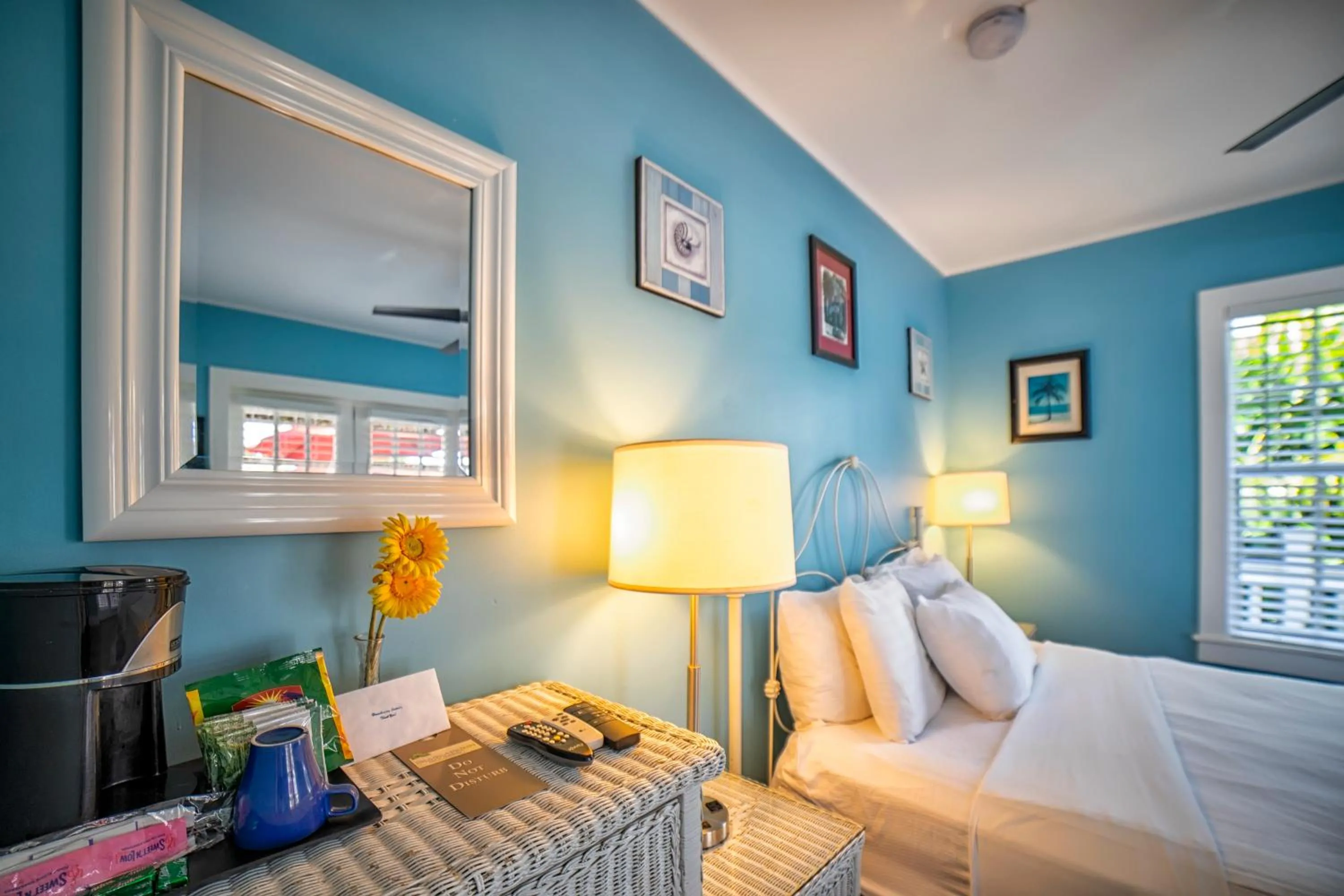 Photo of the whole room, Bed in Seascape Tropical Inn