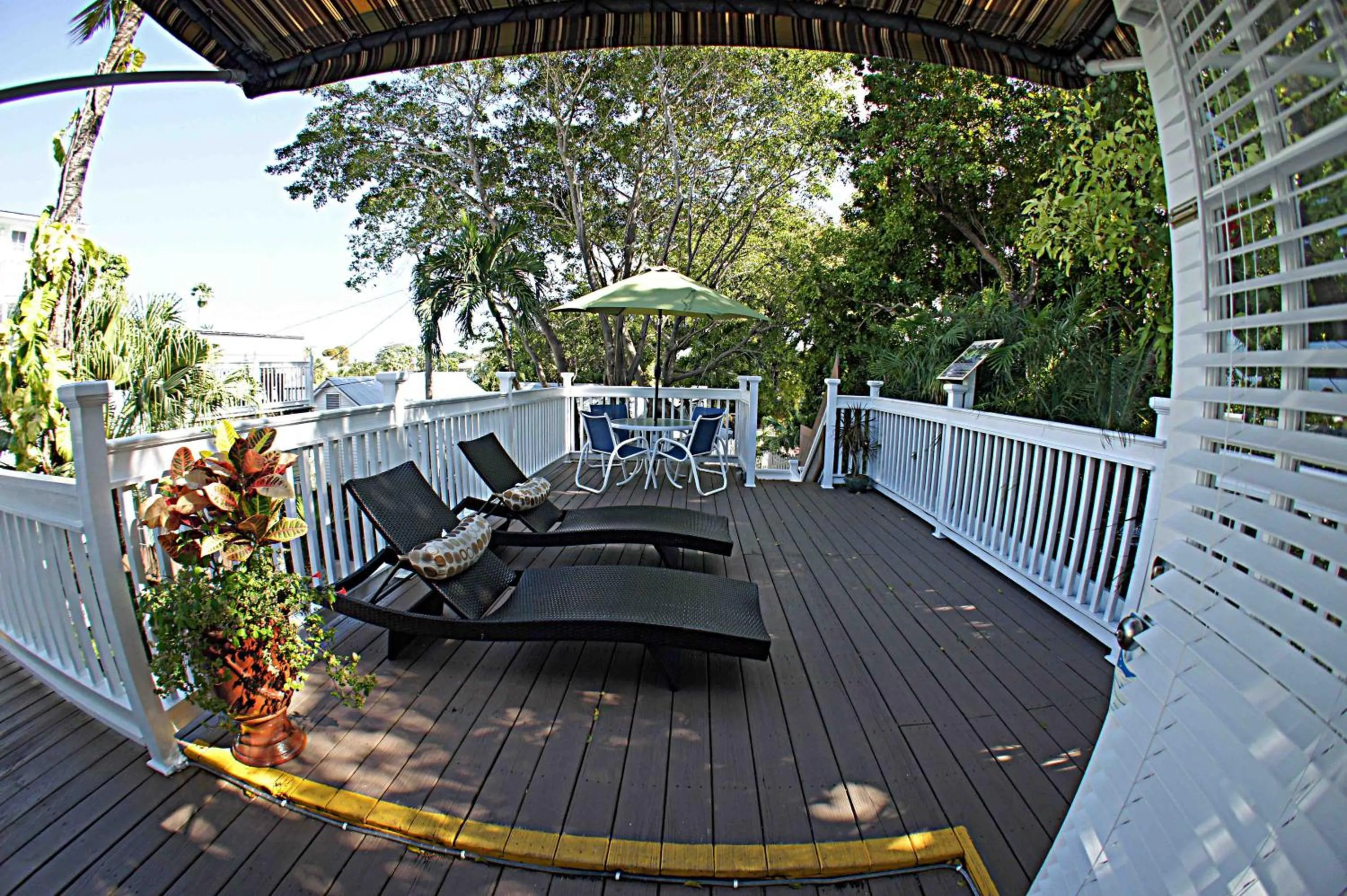 Balcony/Terrace in Seascape Tropical Inn