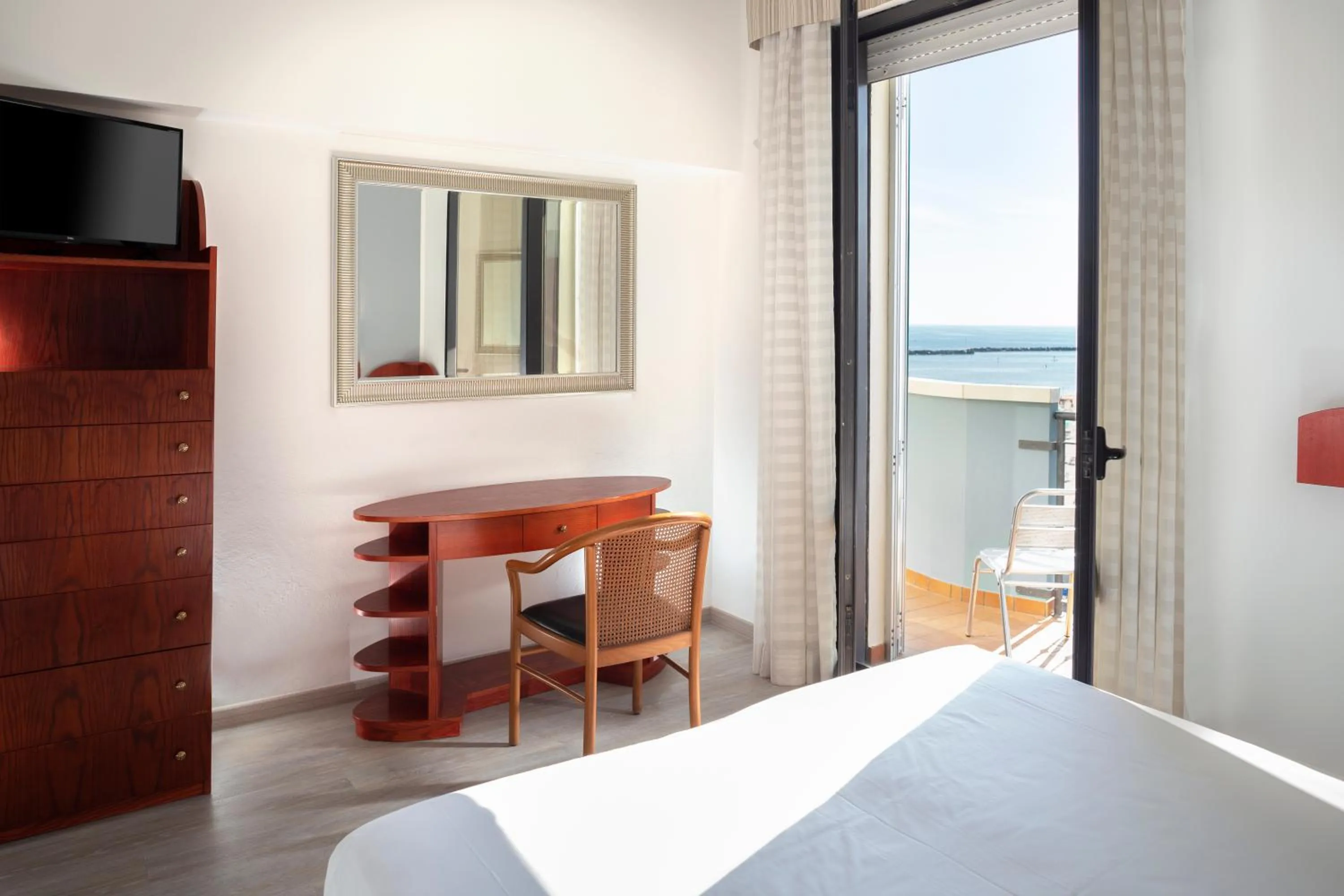 Sea view, Bed in Hotel Strand