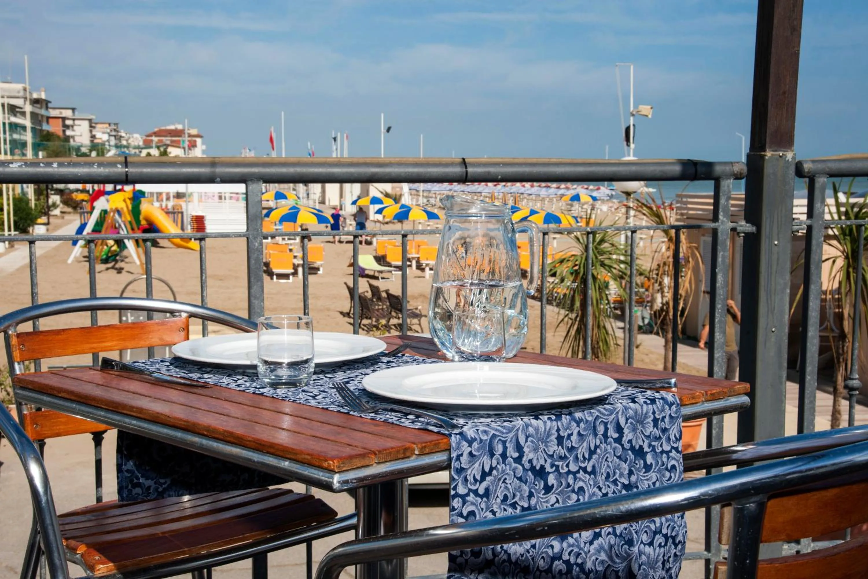 Restaurant/places to eat in Hotel Strand