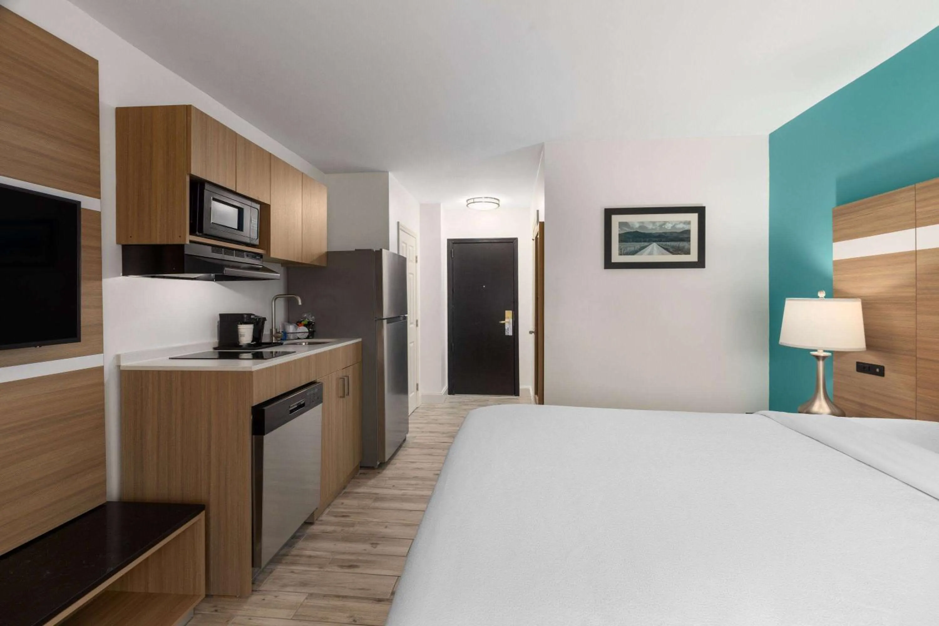 Photo of the whole room, Bed in La Quinta by Wyndham Sevierville / Kodak