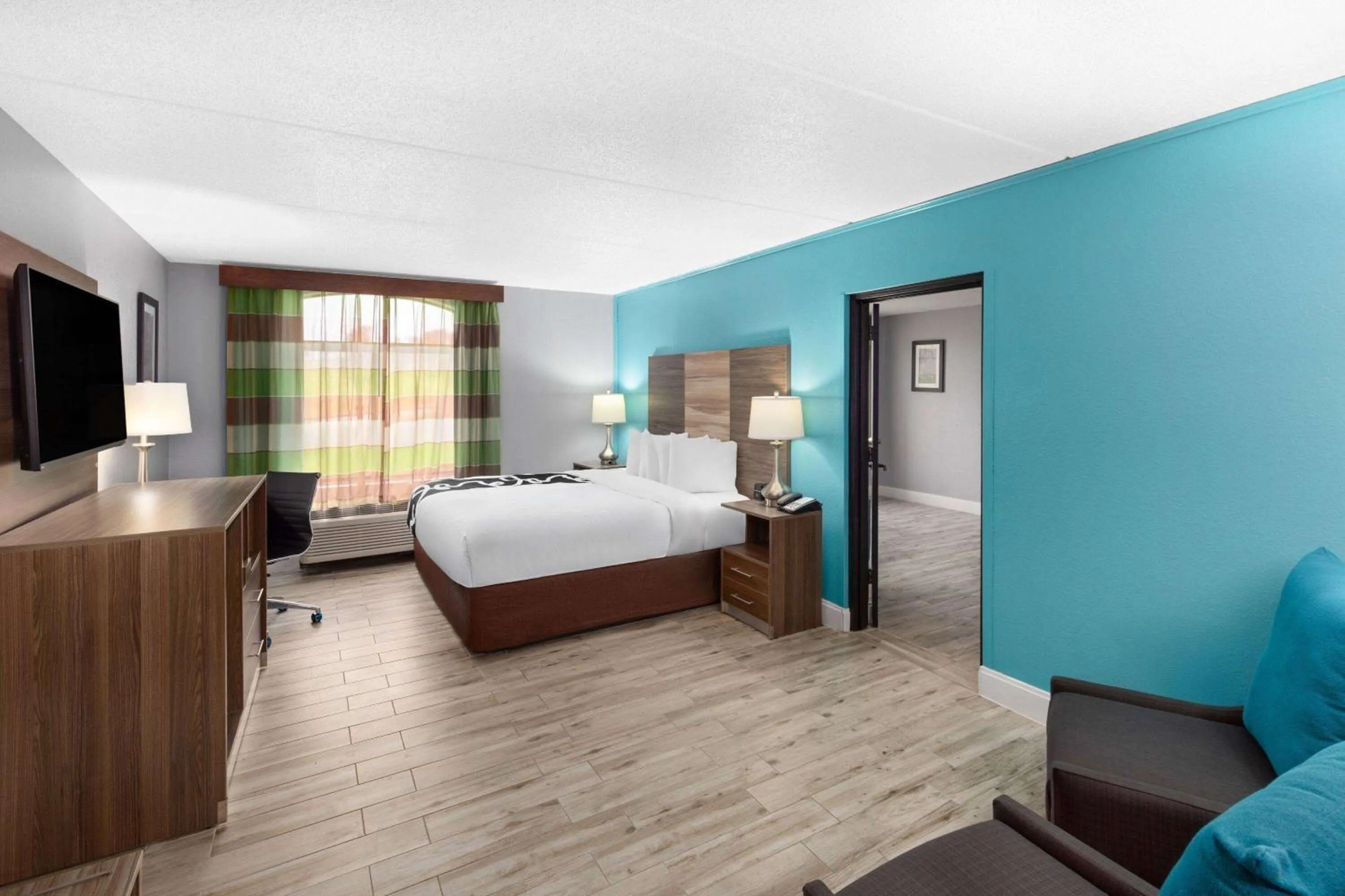 Photo of the whole room, Bed in La Quinta by Wyndham Sevierville / Kodak