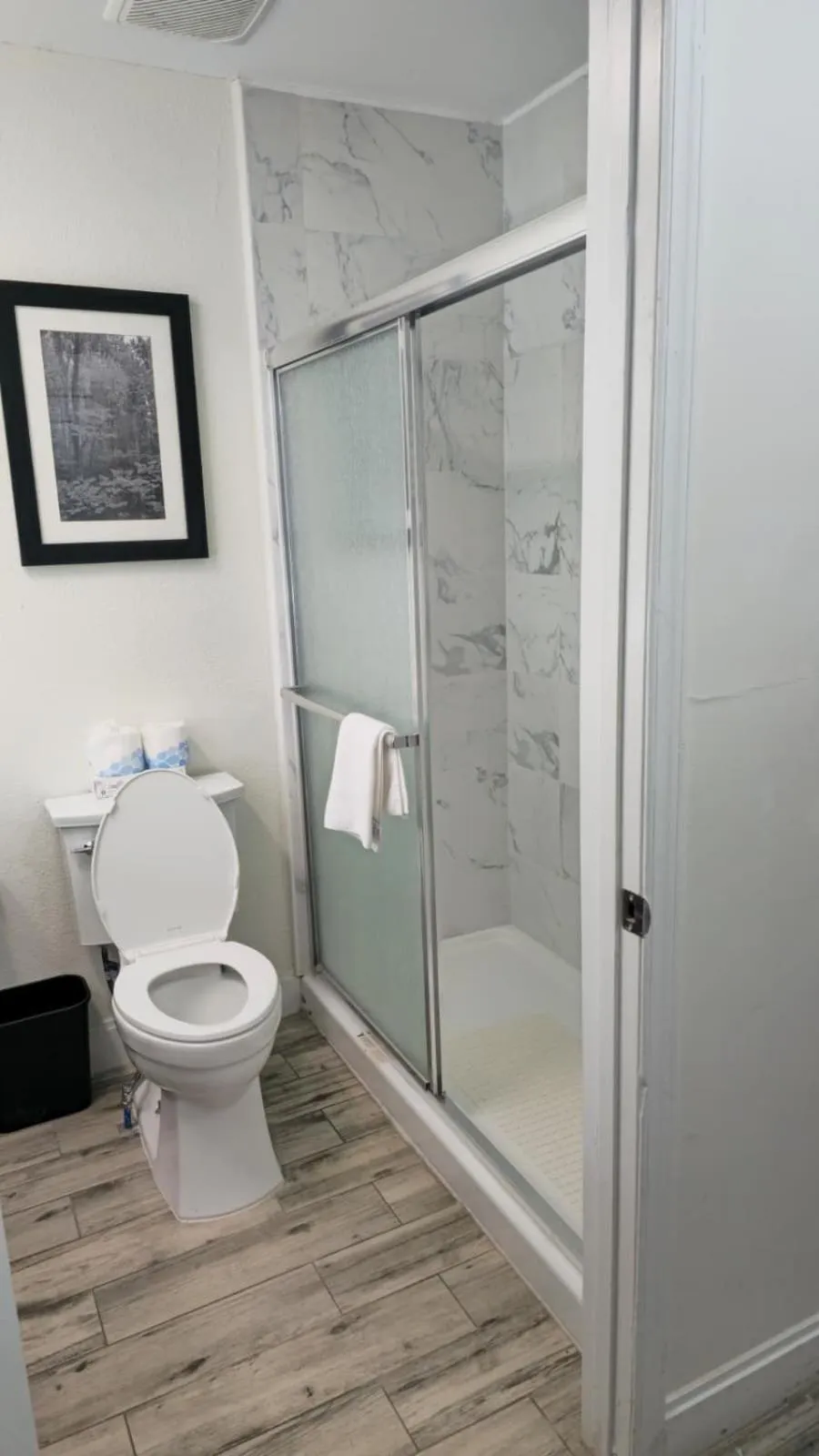 Bathroom in La Quinta by Wyndham Sevierville / Kodak