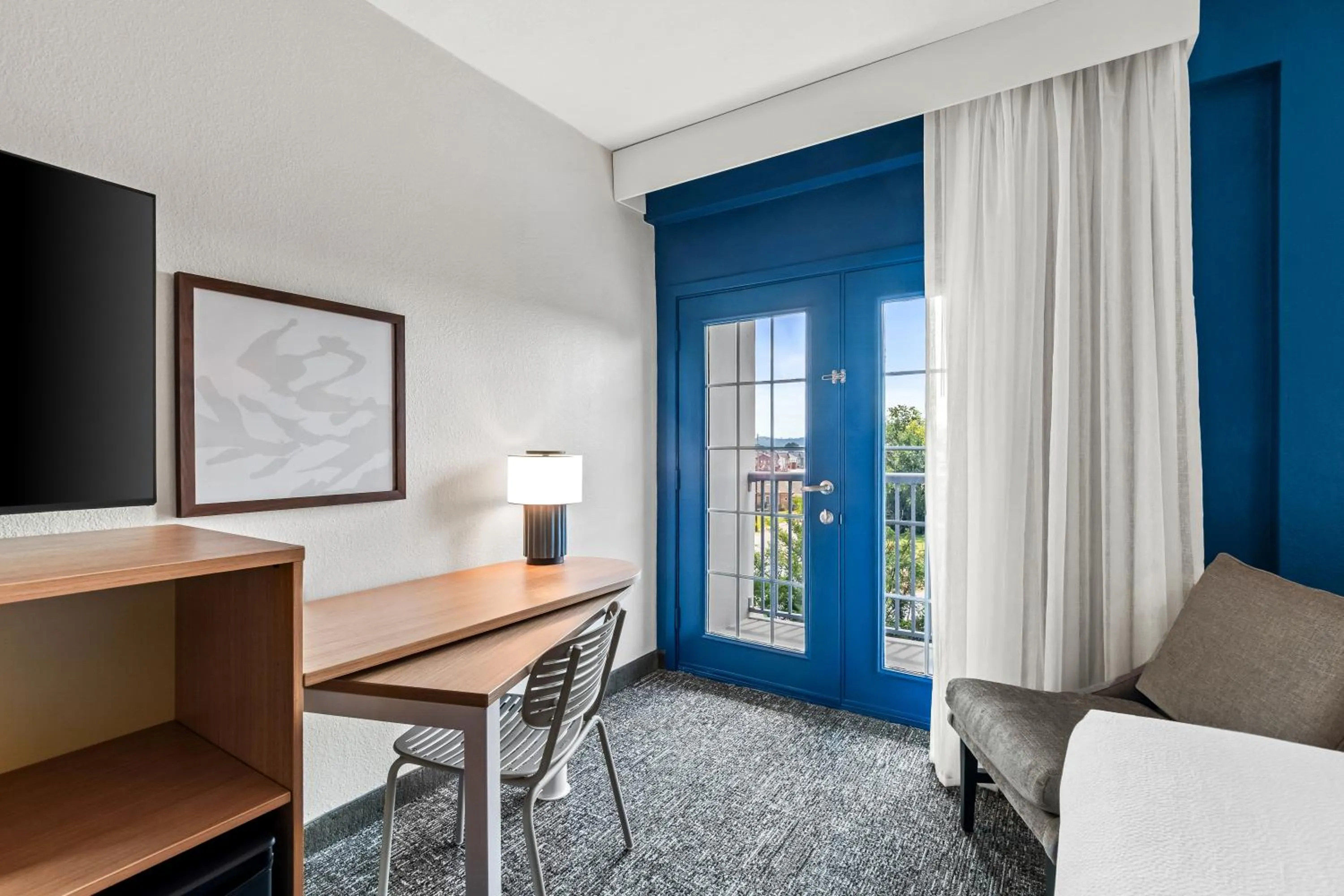 Seating area, Bed in Spark by Hilton Chattanooga Downtown