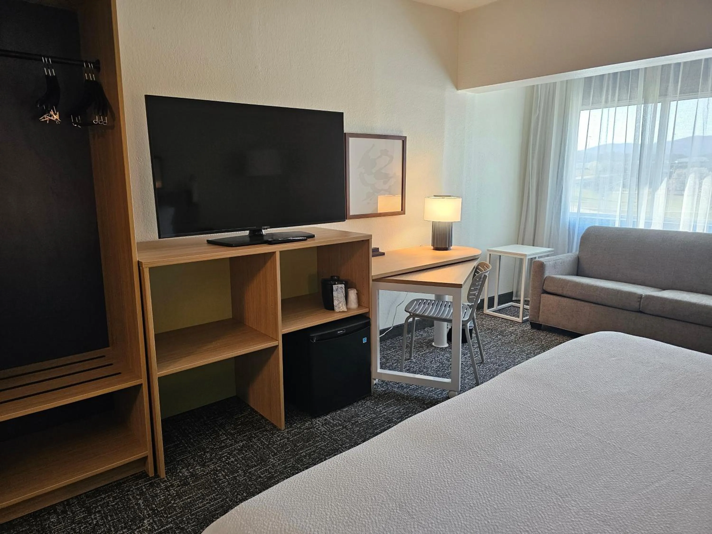 TV and multimedia, Bed in Spark by Hilton Chattanooga Downtown