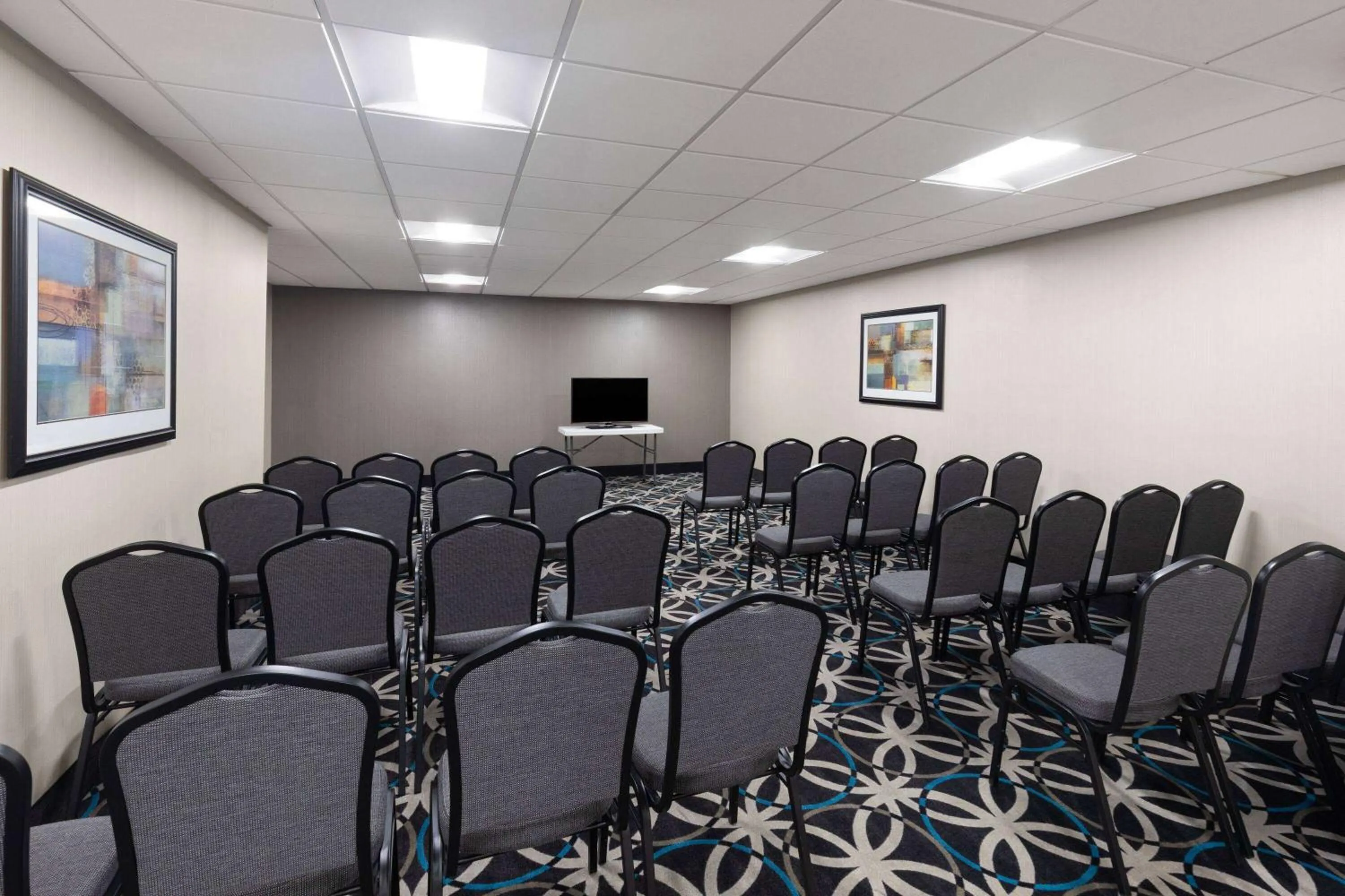 Meeting/conference room in La Quinta by Wyndham Snellville - Stone Mountain
