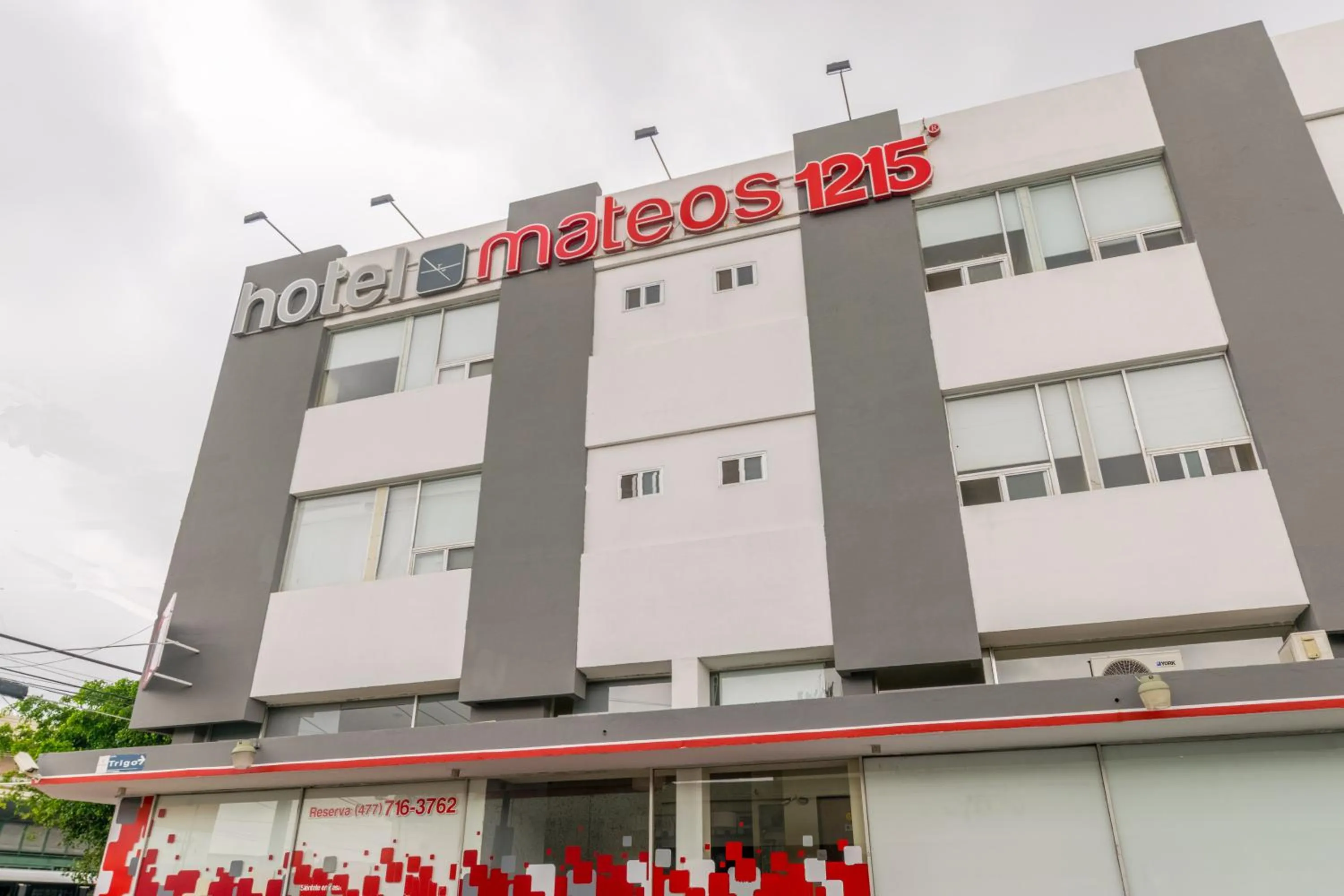 Hotel Mateos 1215