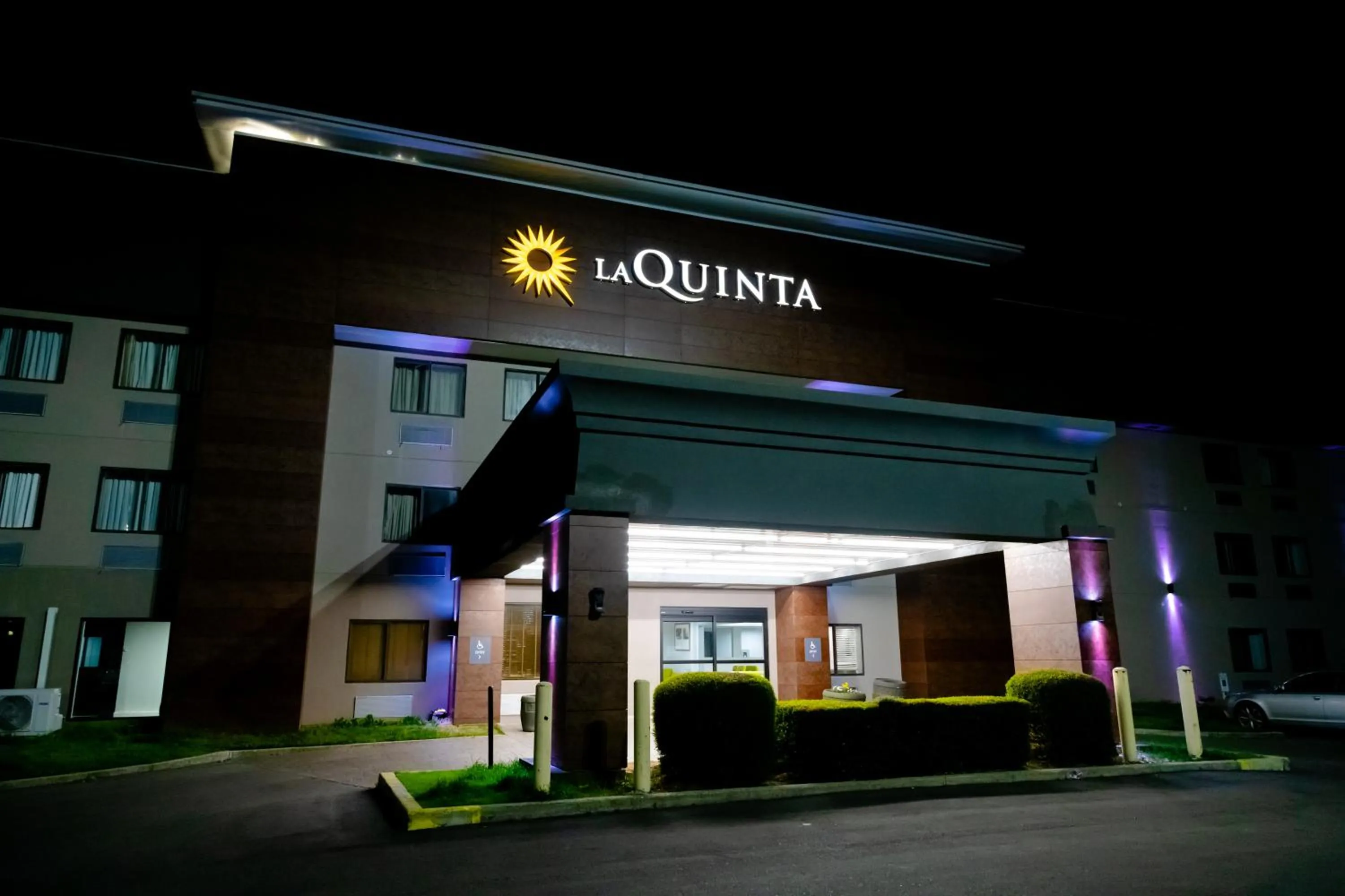 Property building in La Quinta Inn Birmingham - Inverness